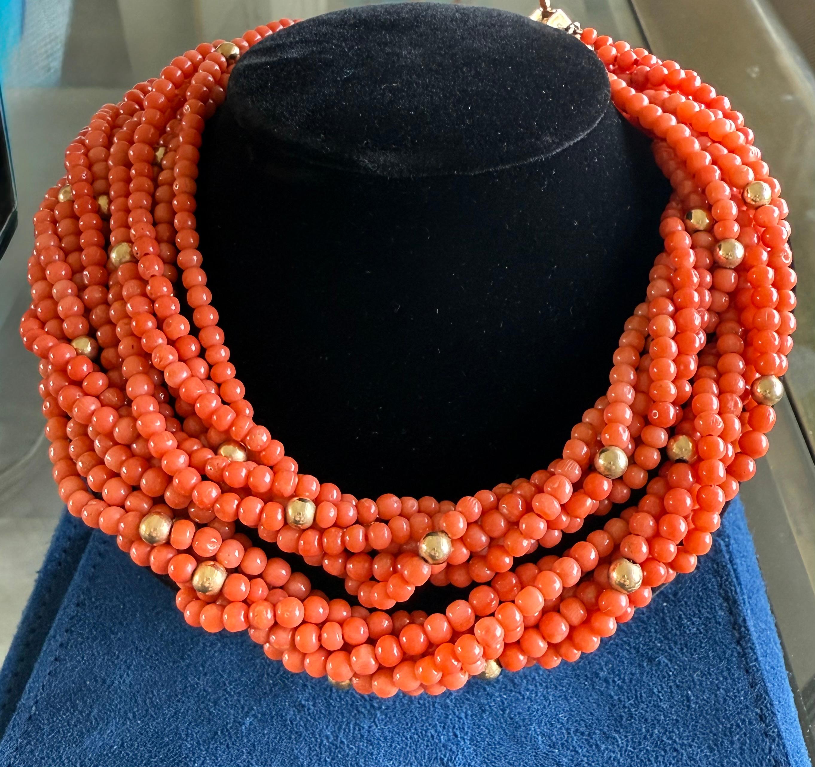 Van Cleef & Arpels  Collana di perle di corallo in oro giallo In condizioni buone in vendita a Beverly Hills, CA