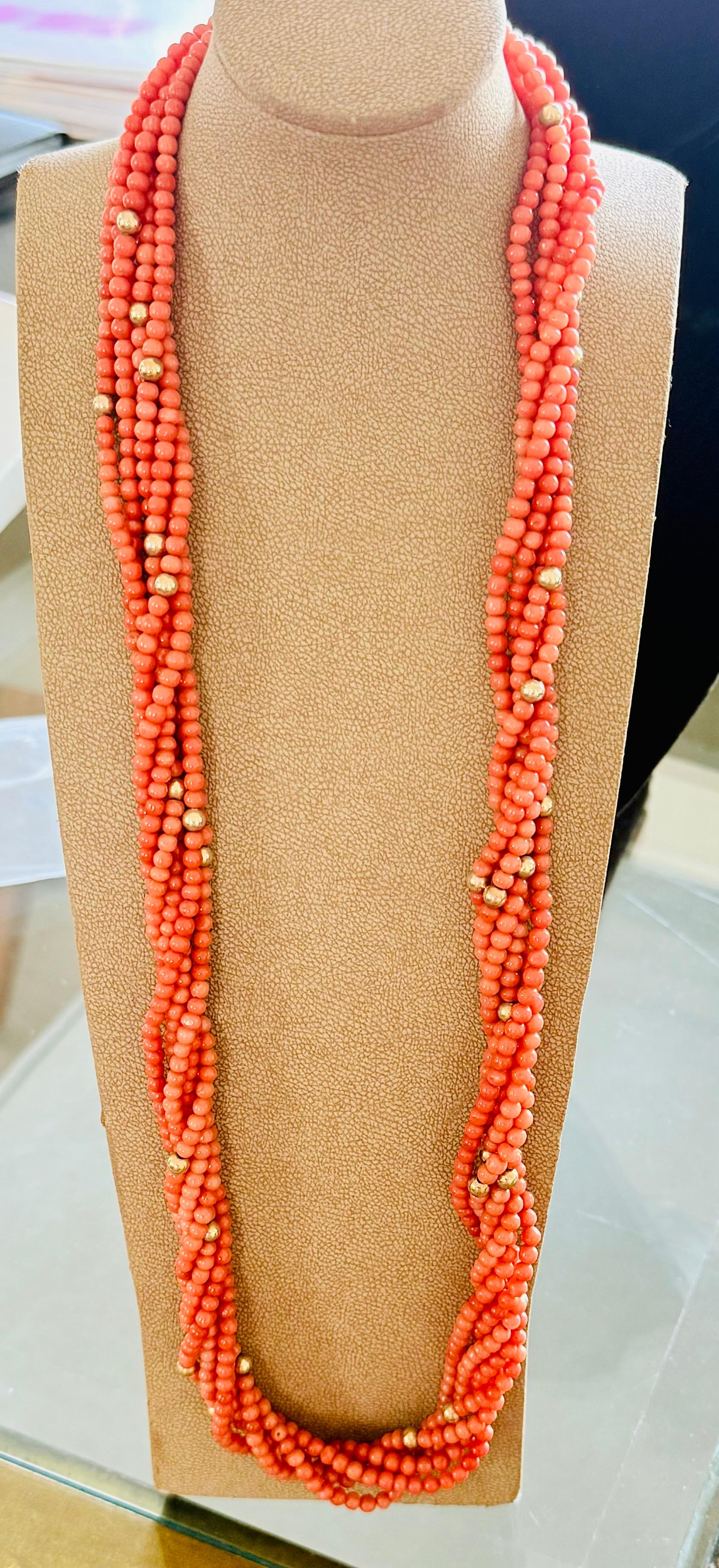 Van Cleef & Arpels  Collana di perle di corallo in oro giallo in vendita 3