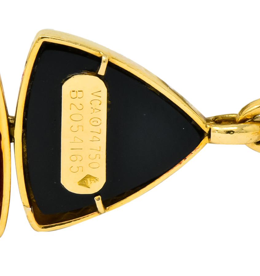 Van Cleef & Arpels Coral Black Onyx 18 Karat Gold Articulated Fish Bracelet 2