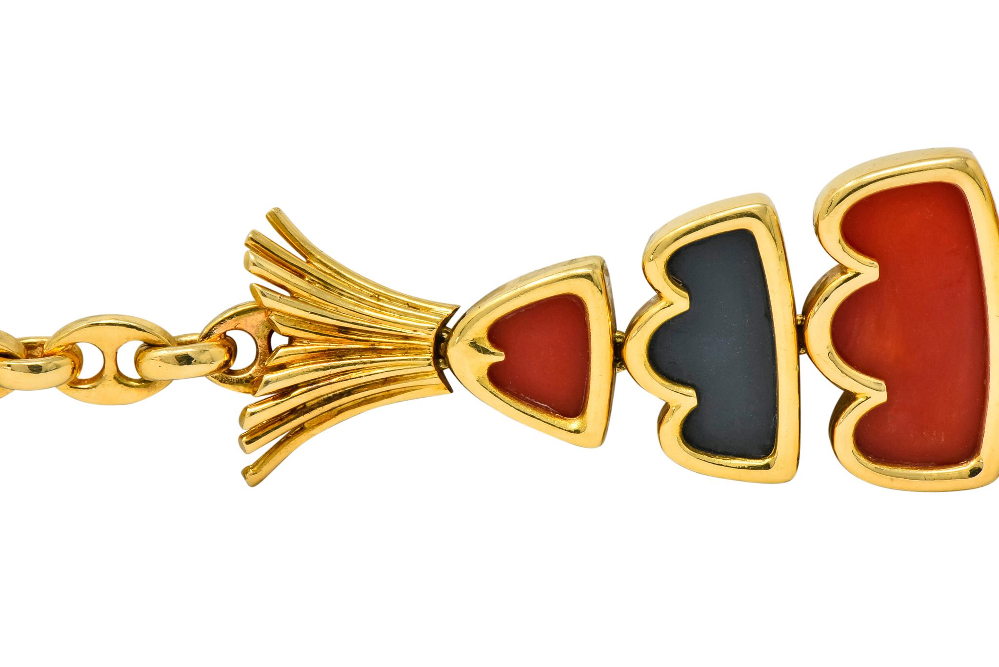 Van Cleef & Arpels Coral Black Onyx 18 Karat Gold Articulated Fish Bracelet In Excellent Condition In Philadelphia, PA
