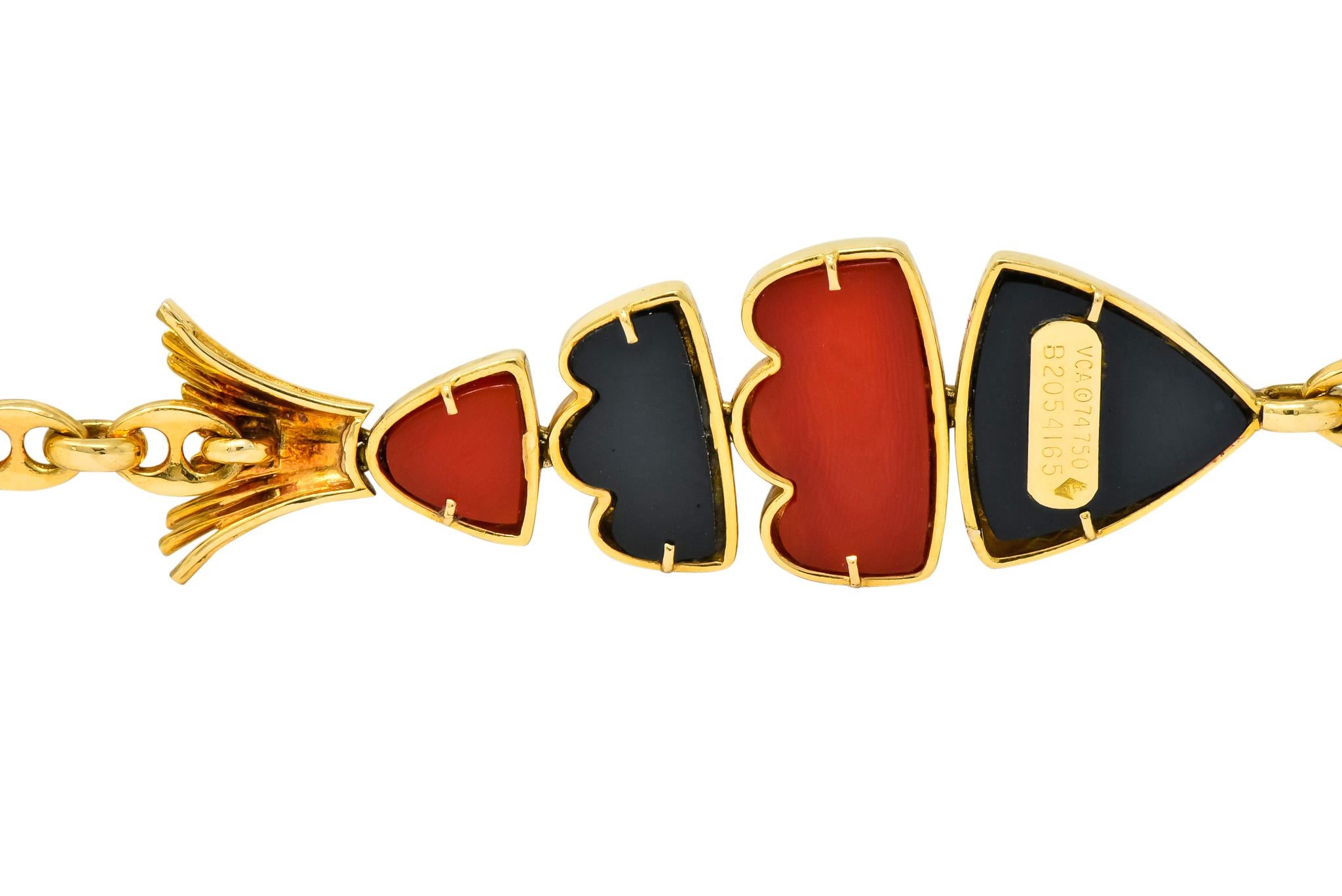 Van Cleef & Arpels Coral Black Onyx 18 Karat Gold Articulated Fish Bracelet 1