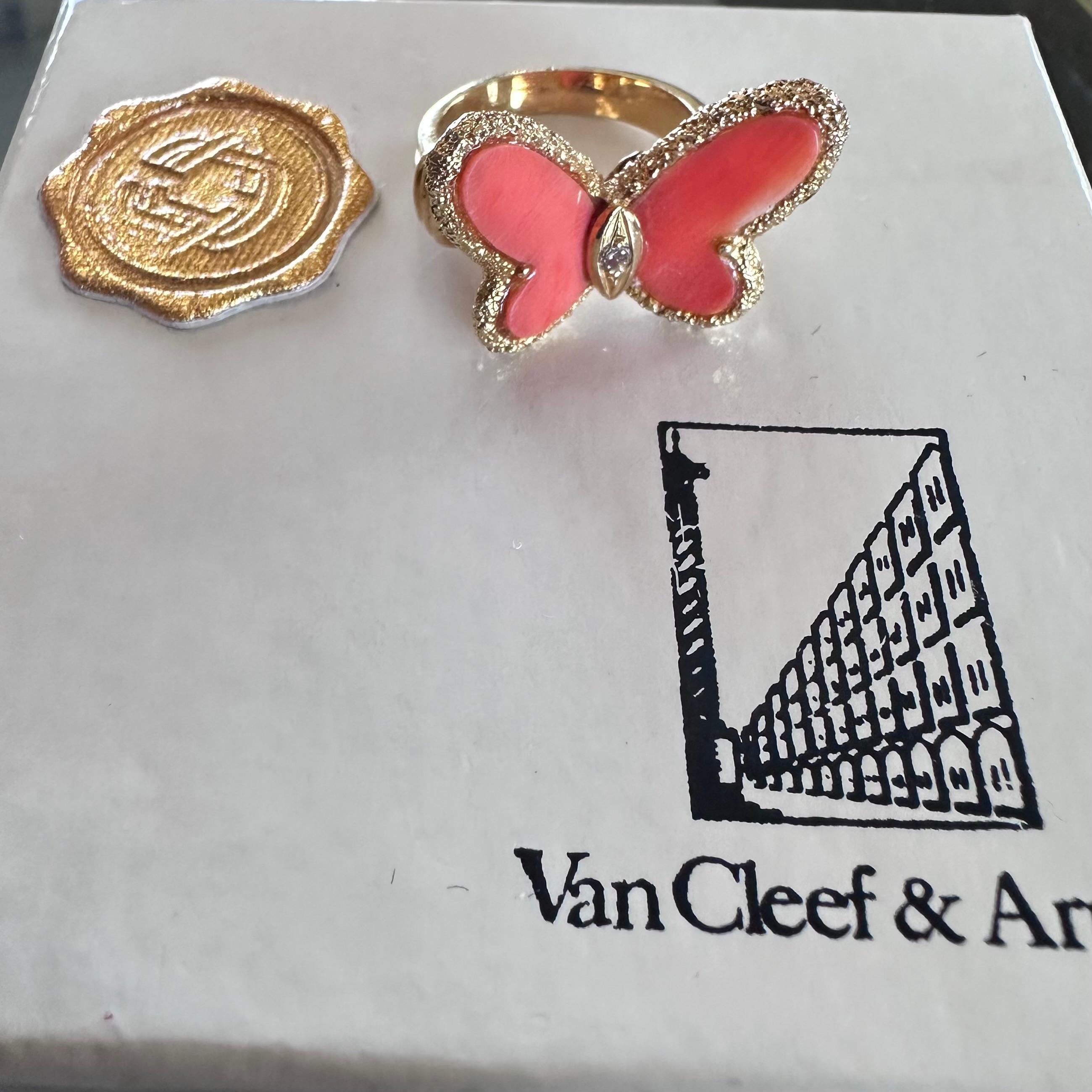Van Cleef and Arpels Coral Butterfly Ring 18k Yellow Gold  In Good Condition For Sale In Beverly Hills, CA