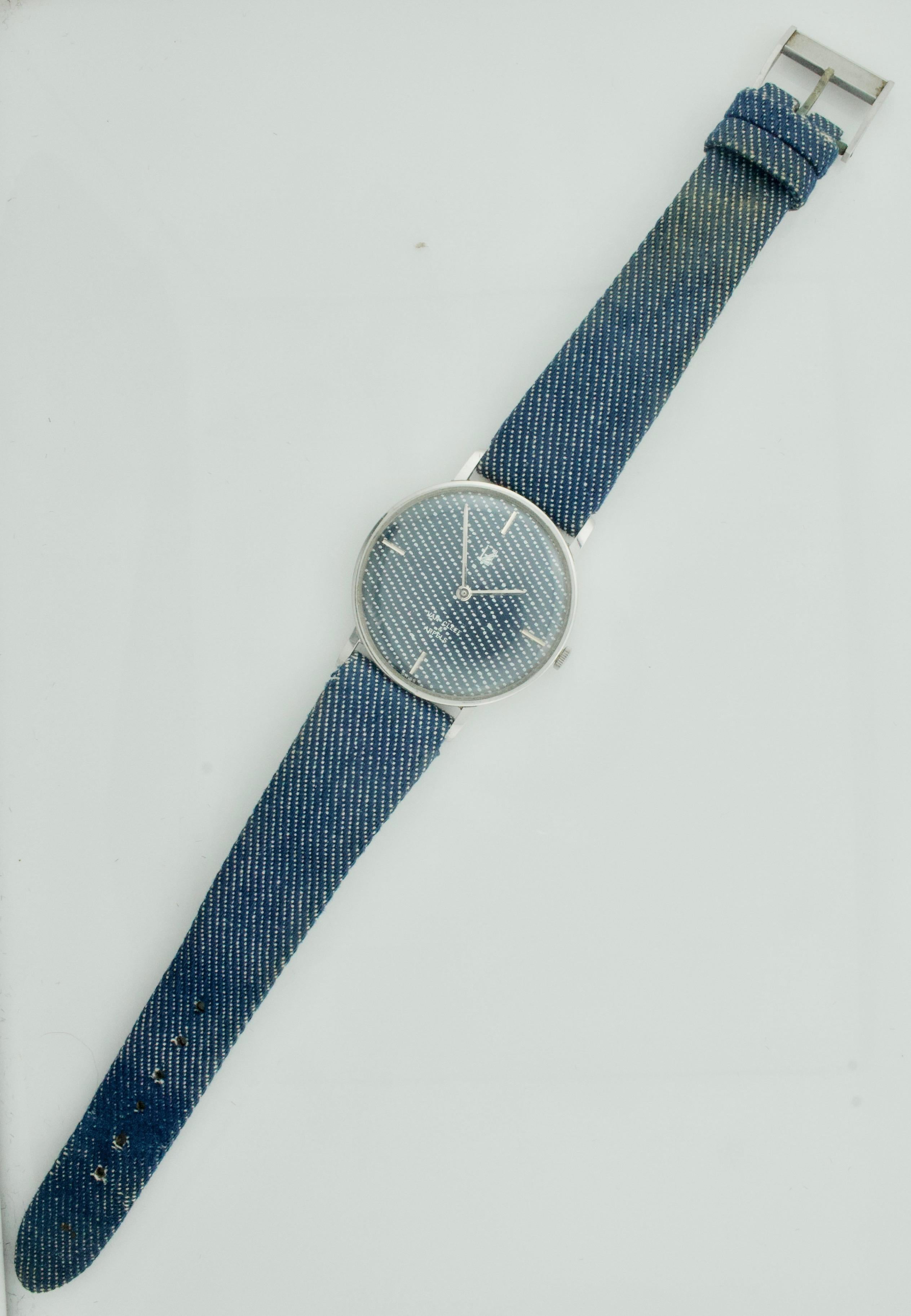 Van Cleef & Arpels Denim-Uhr aus Edelstahl mit 3 Extrabändern und Beutel im Zustand „Gut“ im Angebot in Wailea, HI