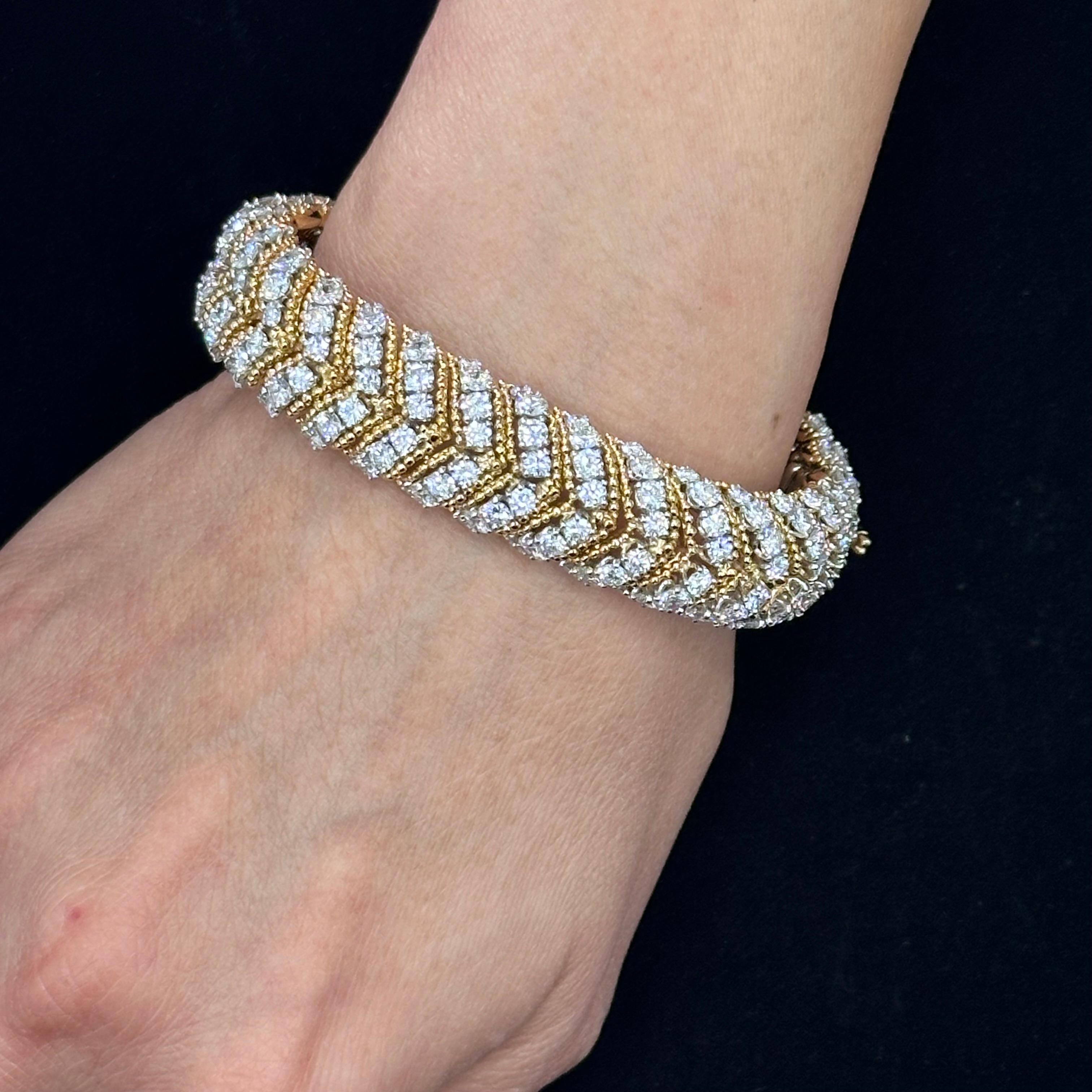Taille brillant Van Cleef & Arpels Bracelet diamant en or jaune 18k  en vente