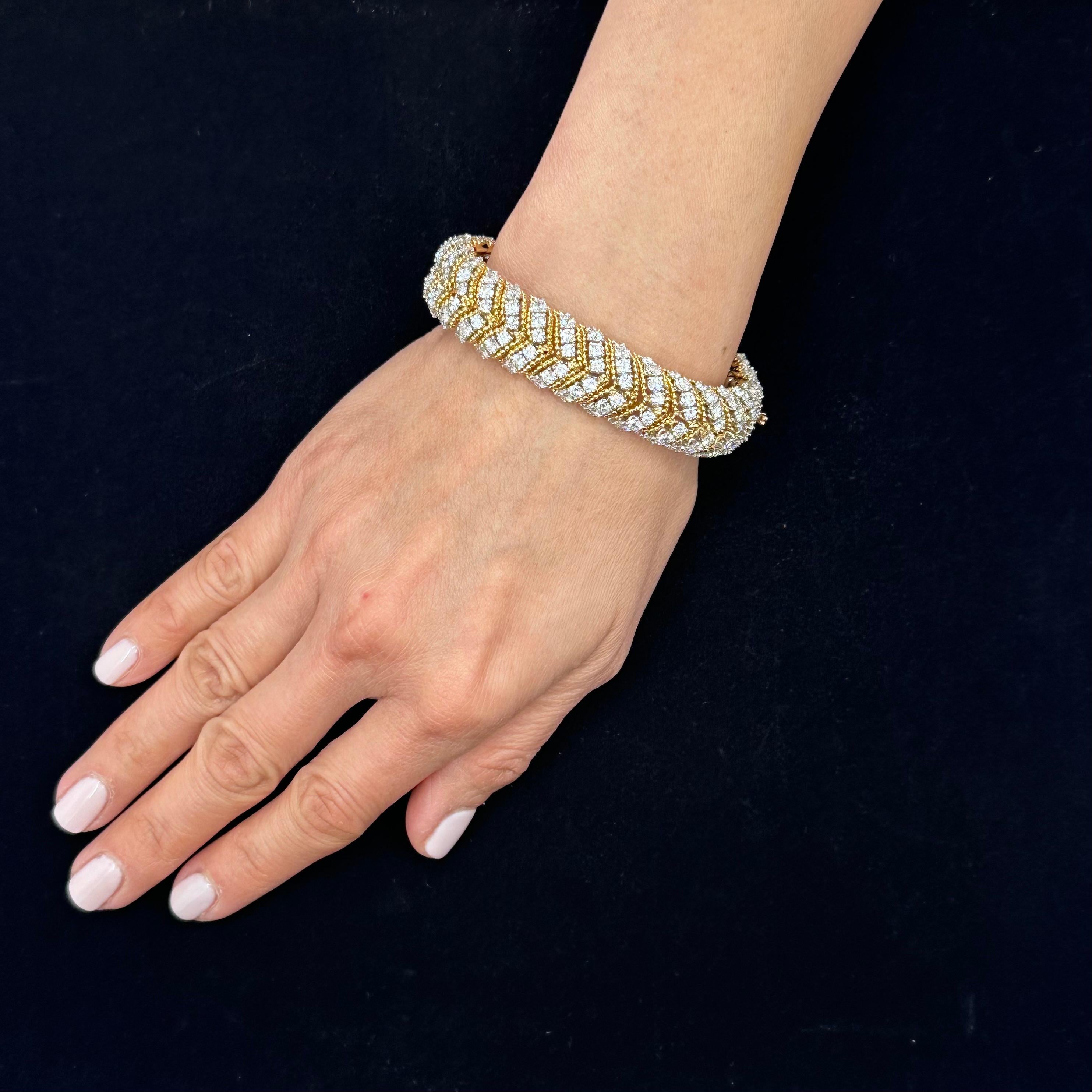 Van Cleef And Arpels Diamond Bracelet 18k Yellow Gold  In Good Condition For Sale In Beverly Hills, CA