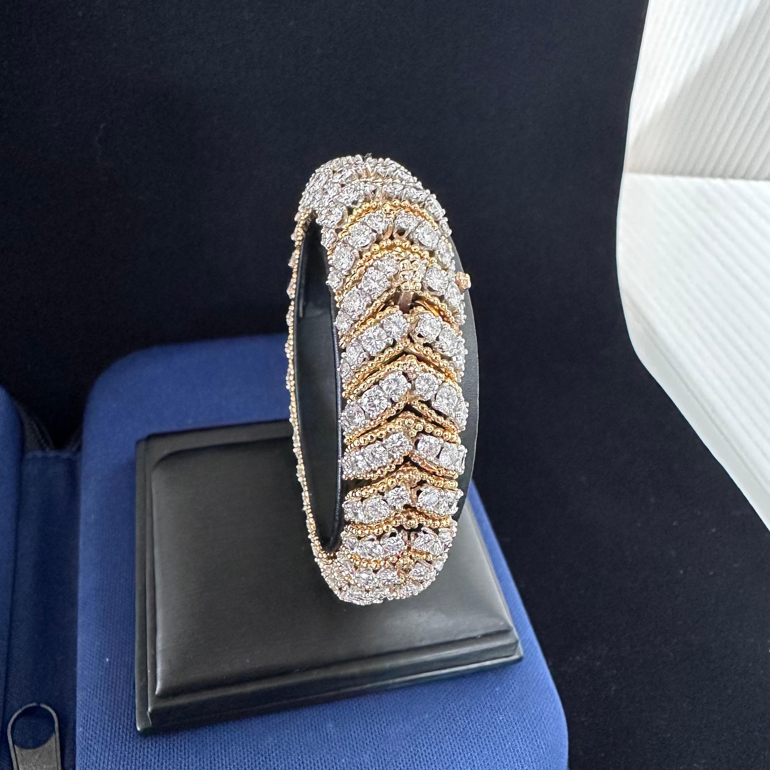 Van Cleef And Arpels Diamond Bracelet 18k Yellow Gold  In Good Condition For Sale In Beverly Hills, CA