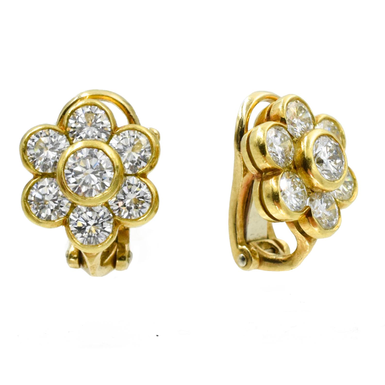 Van Cleef & Arpels Diamond Cluster Earrings In Excellent Condition In New York, NY
