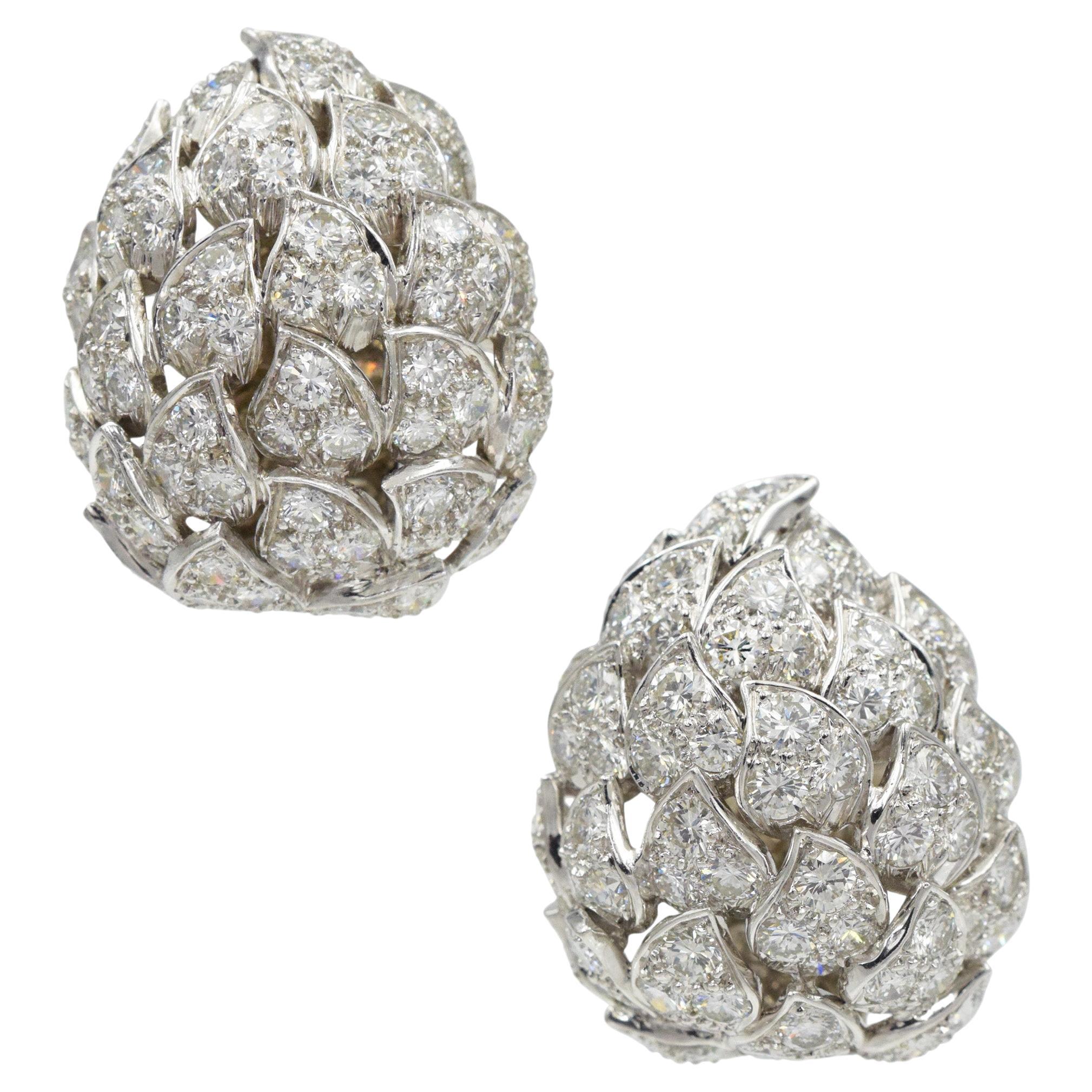 Van Cleef and Arpels diamond cufflinks in 18k white gold and platinum. The cufflinks feature openwork foliate design. The leaves are set with 170 of
round brilliant cutdiamonds with total weight of approximately 12.00, color F-G, clarity