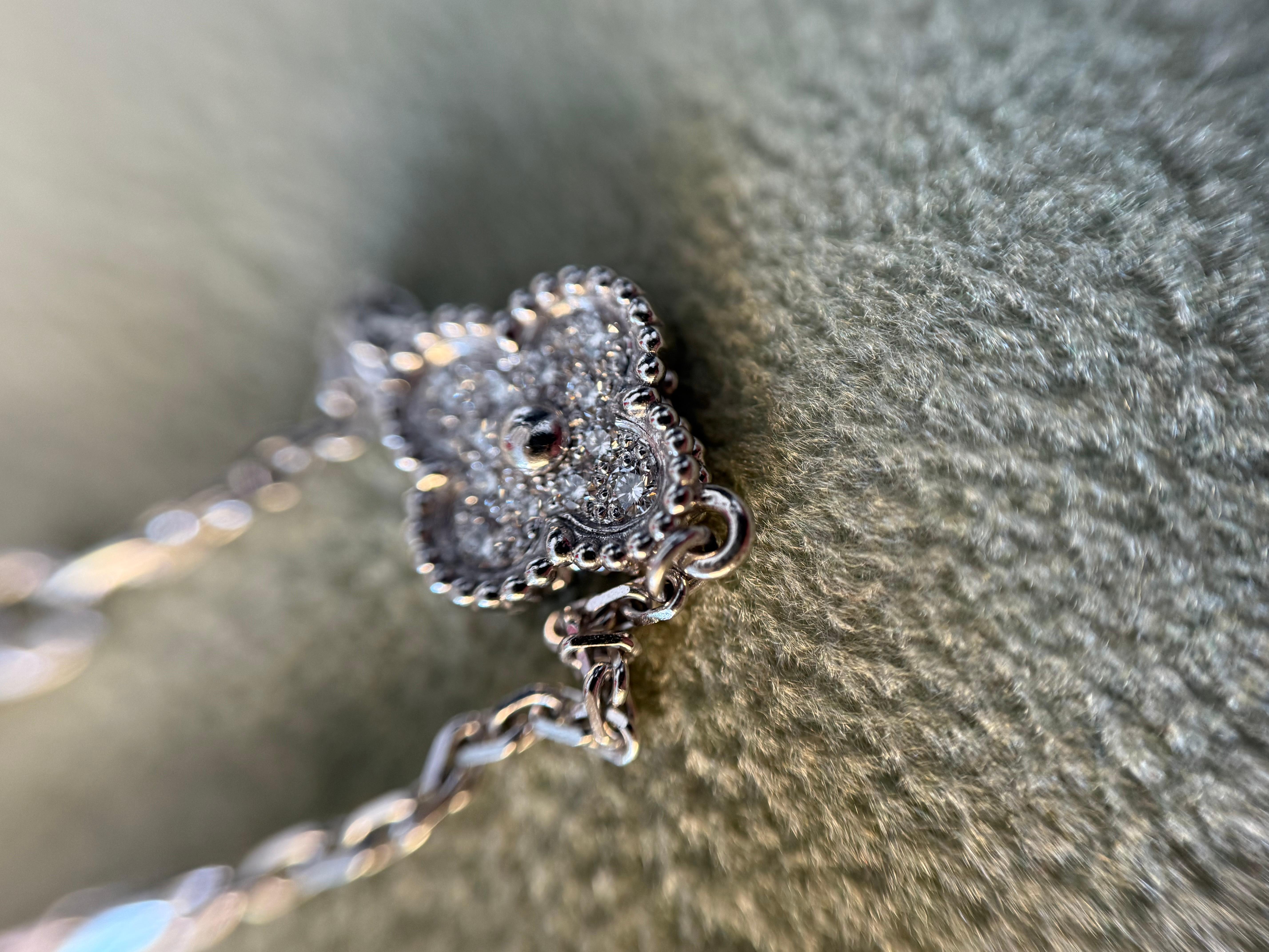 Van Cleef & Arpels Collar Largo Alhambra Dulce de Diamantes 16 Motivos en venta 10