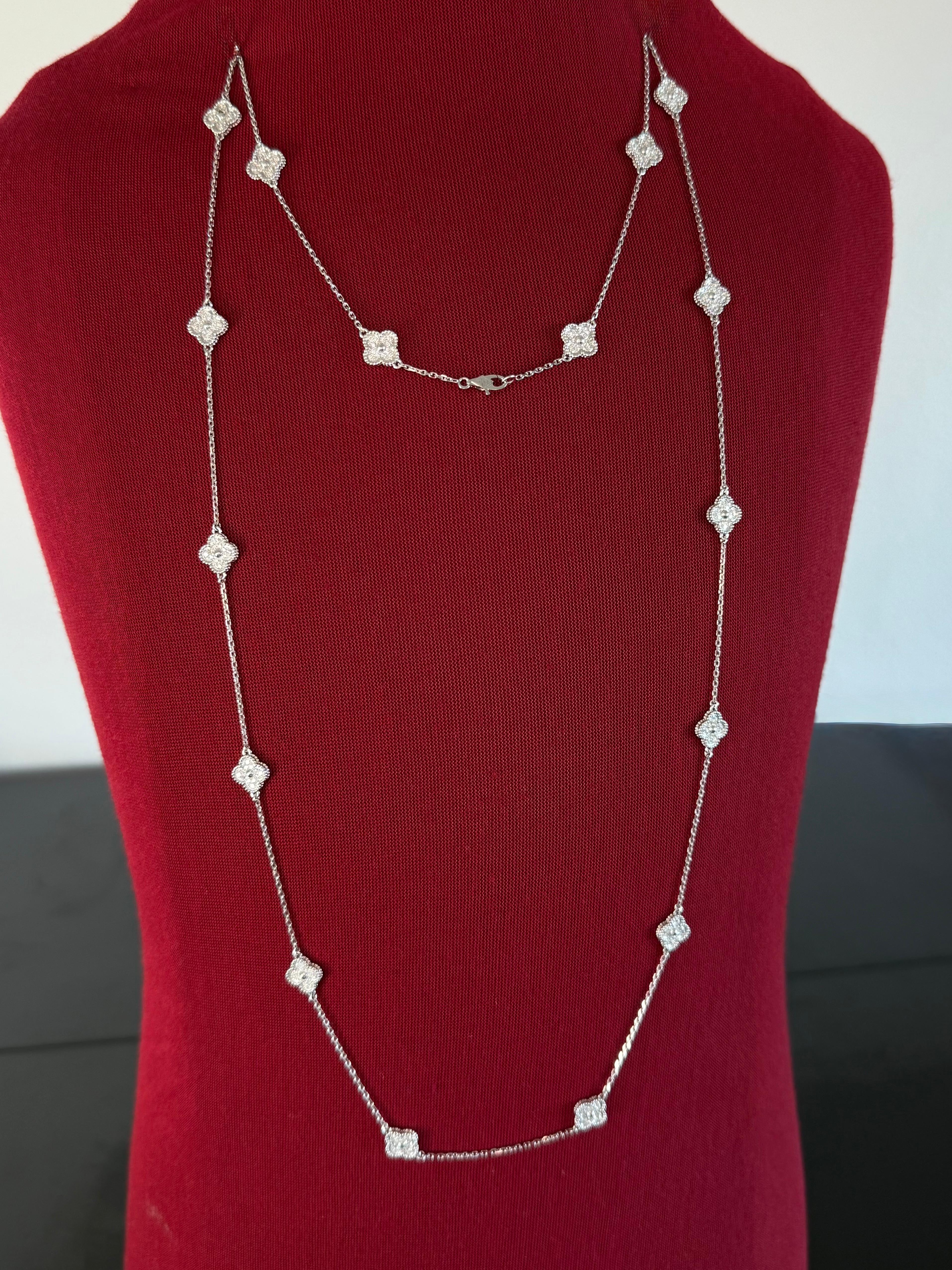 Van Cleef & Arpels Collar Largo Alhambra Dulce de Diamantes 16 Motivos en venta 11