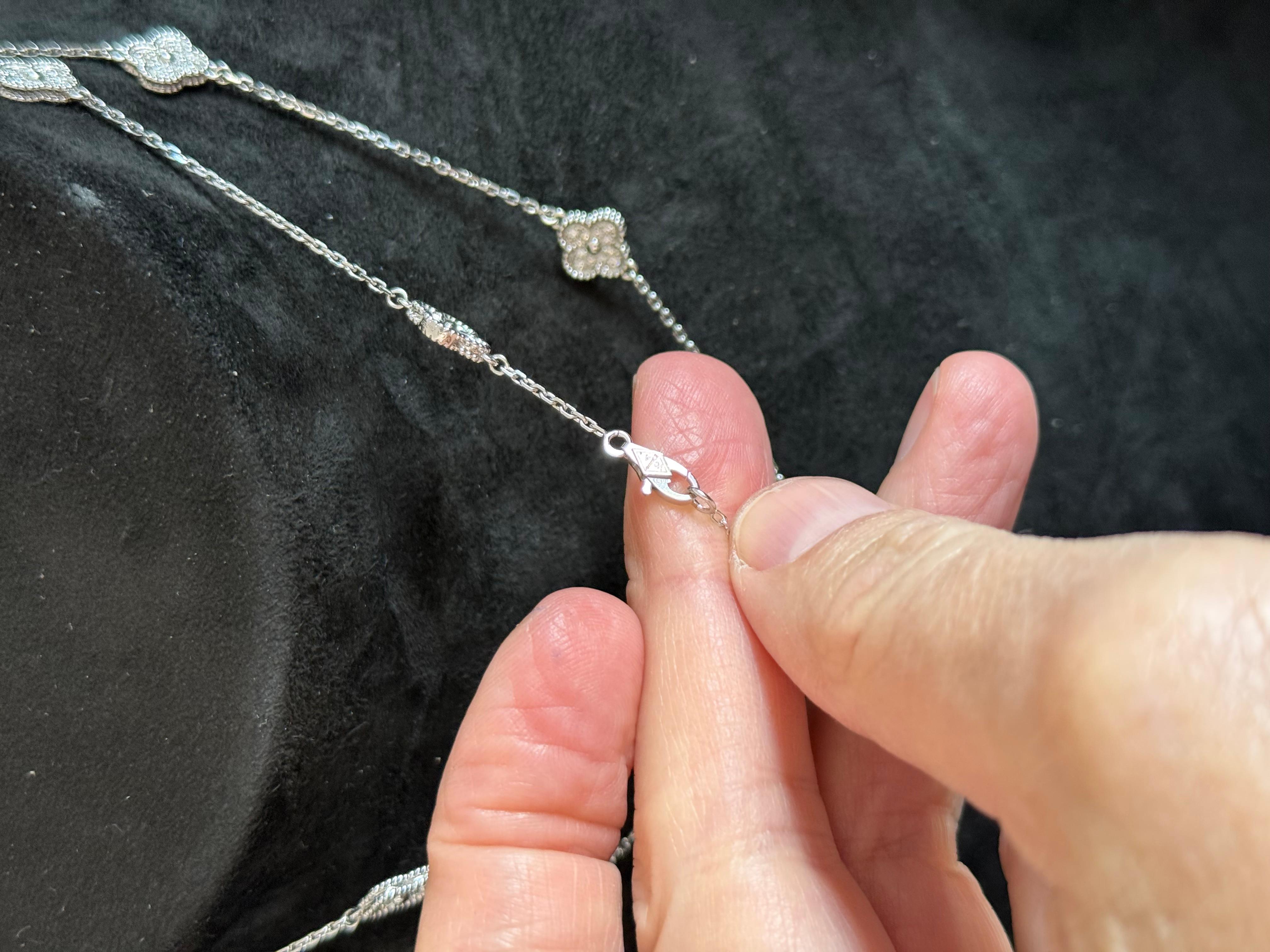 Van Cleef & Arpels Collar Largo Alhambra Dulce de Diamantes 16 Motivos en venta 2