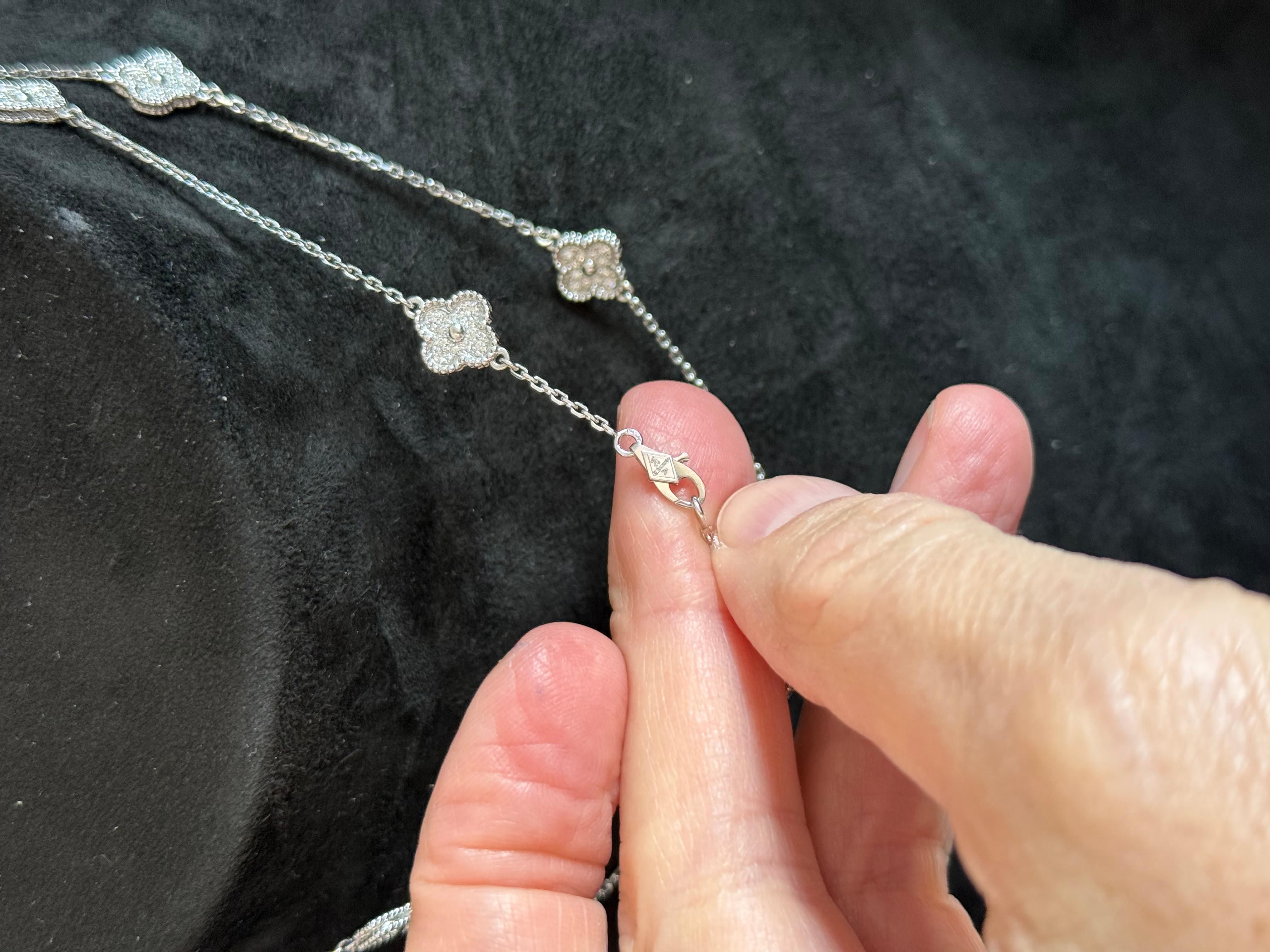 Van Cleef & Arpels Collar Largo Alhambra Dulce de Diamantes 16 Motivos en venta 4