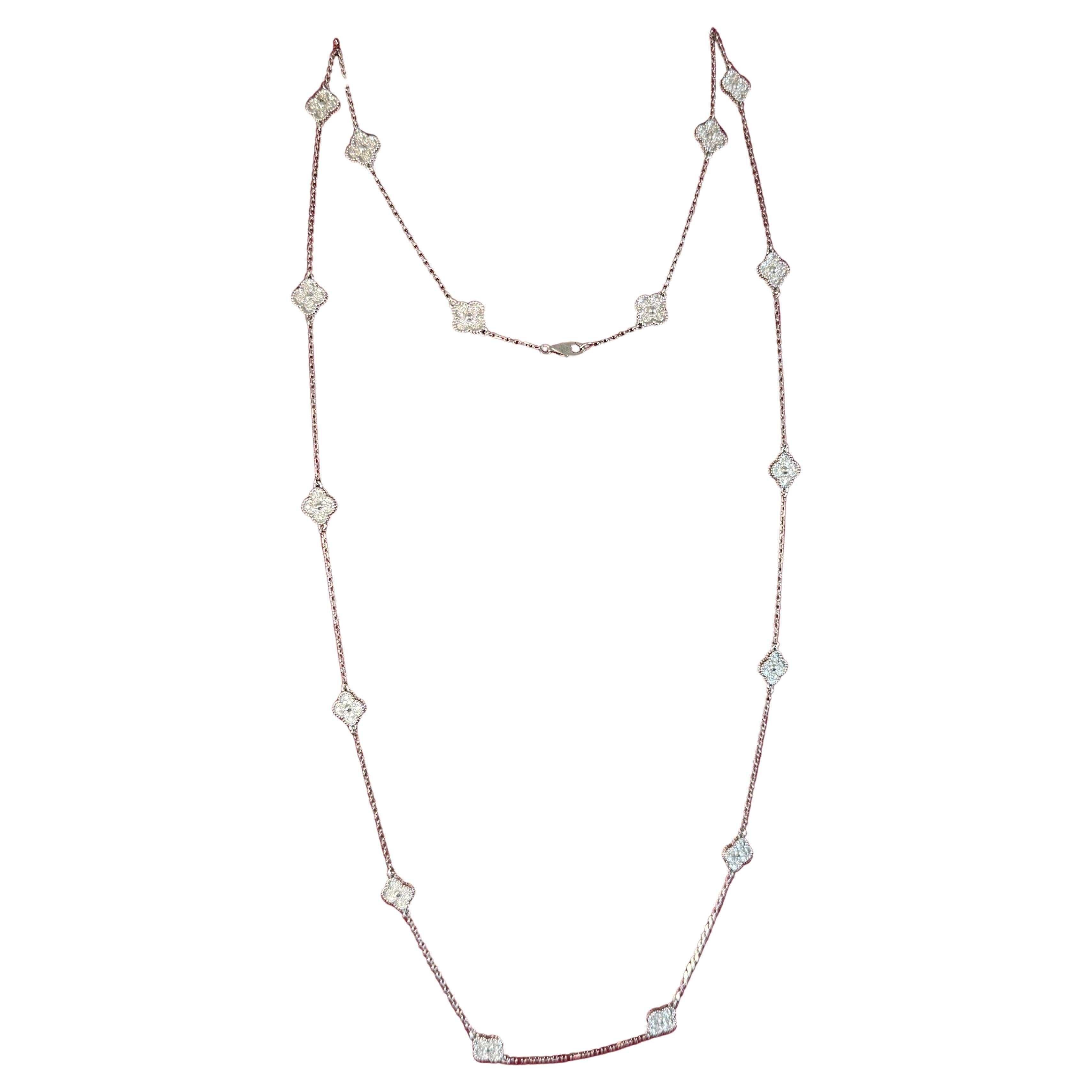 Van Cleef & Arpels
Dulce Alhambra, collar largo, motivo 16
Oro blanco 750
Calidad del diamante, DEF - IF-VVS
192 Diamantes 1,29 cts 
Número de referencia, VCARO858A00
Certificado VCA 750
Número de serieJF507120
Longitud de la cadena 32,28 pulgadas