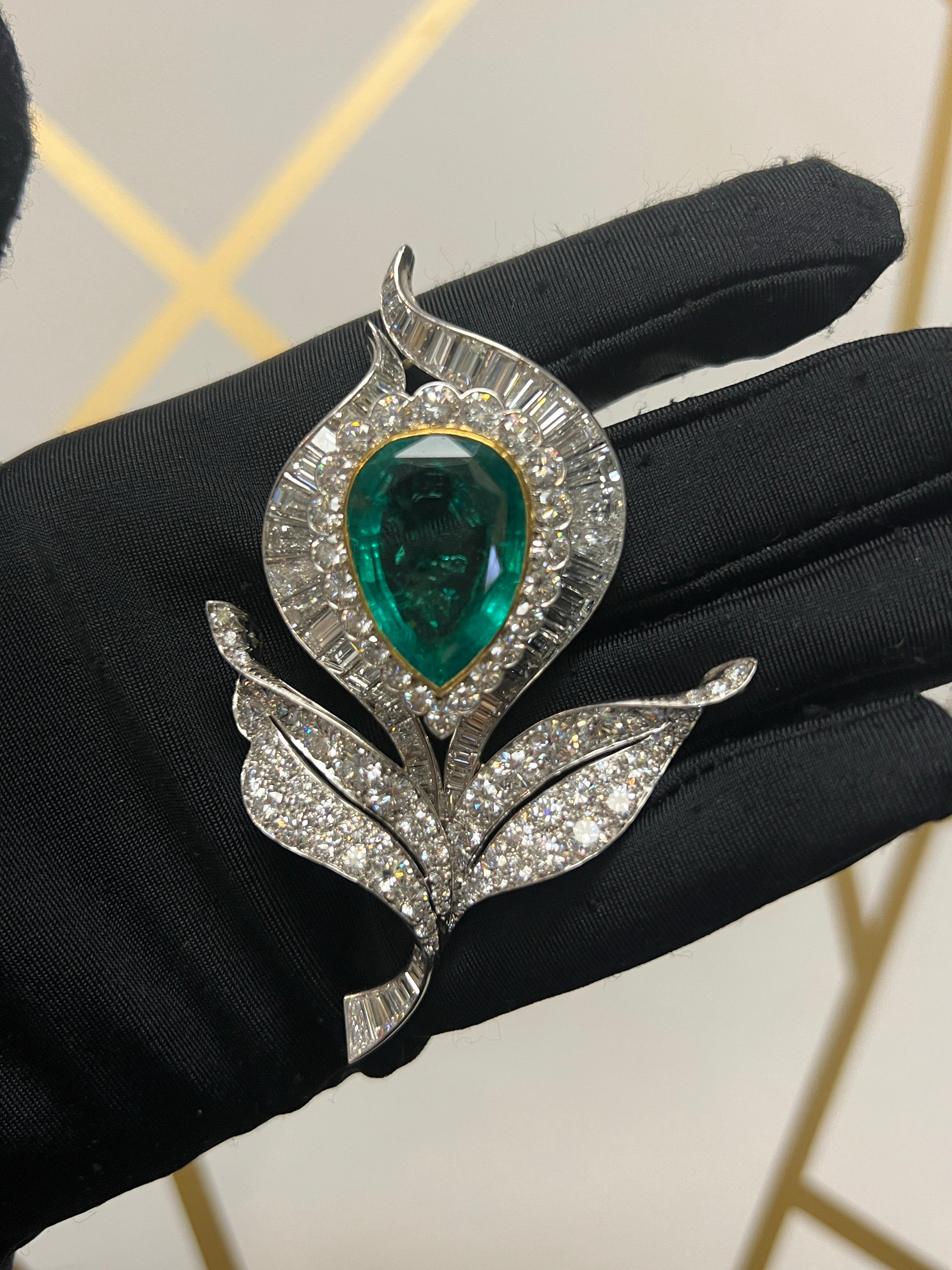 Van Cleef and Arpels Emerald and Diamond Floral Brooch In Excellent Condition For Sale In New York, NY