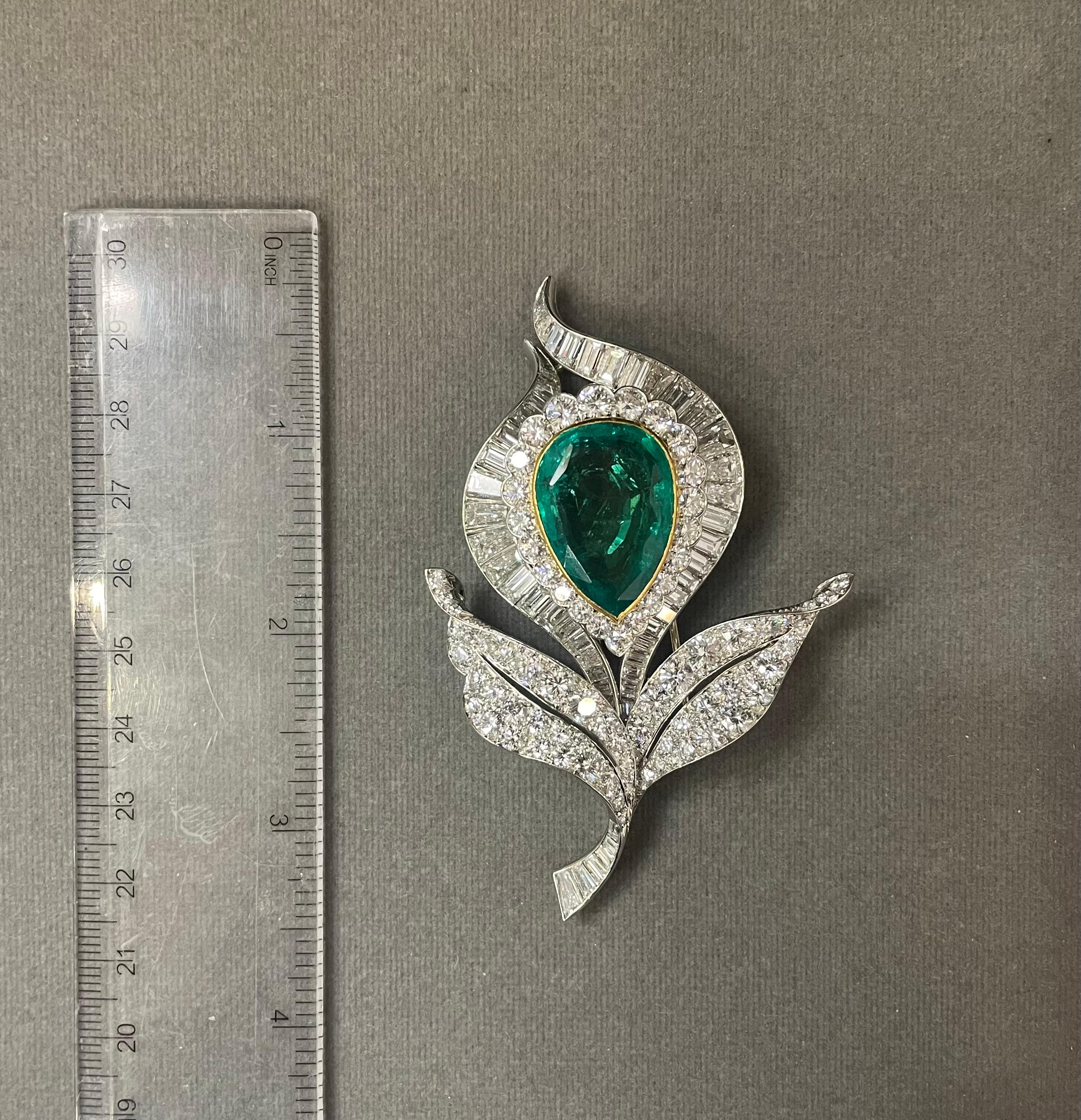 Van Cleef and Arpels Emerald and Diamond Floral Brooch For Sale 2