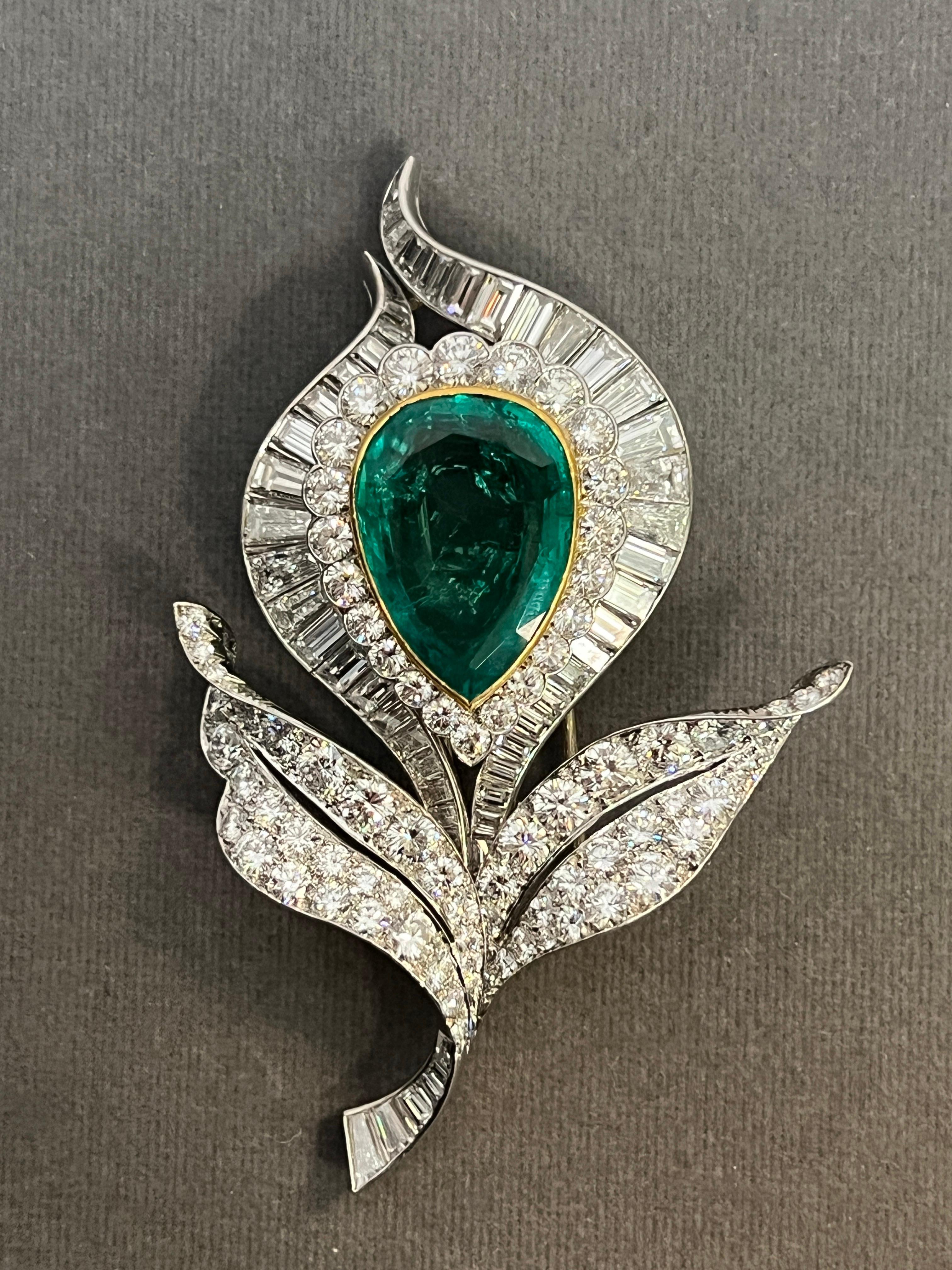 Van Cleef and Arpels Emerald and Diamond Floral Brooch For Sale 3