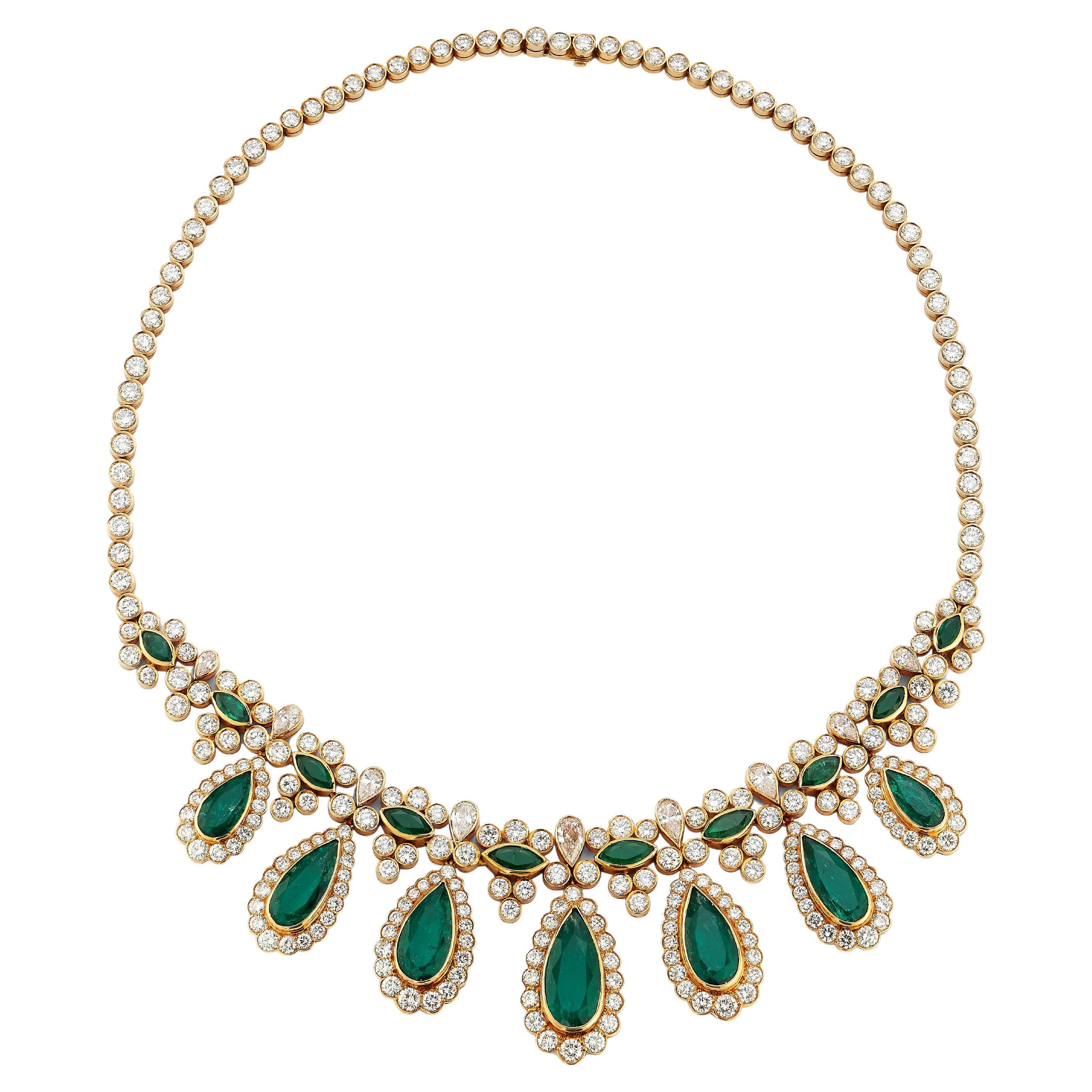 Van Cleef und Arpels Smaragd-Halskette  im Angebot