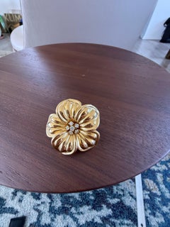 Van Cleef and Arpels Flower Brooch 18k Yellow Gold and Diamonds