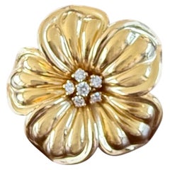 Van Cleef and Arpels Flower Brooch 18k Yellow Gold and Diamonds