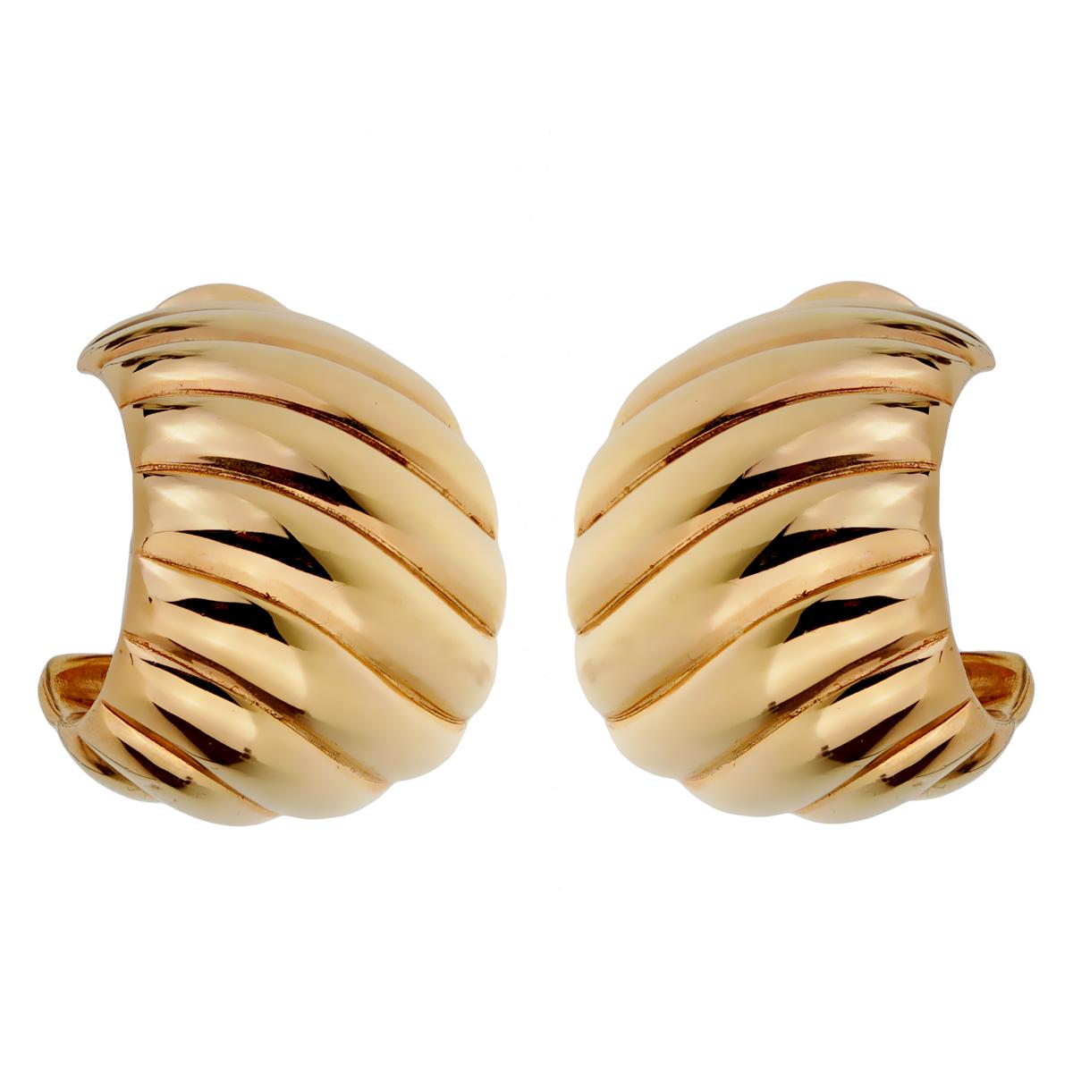 scalloped gold hoop earrings