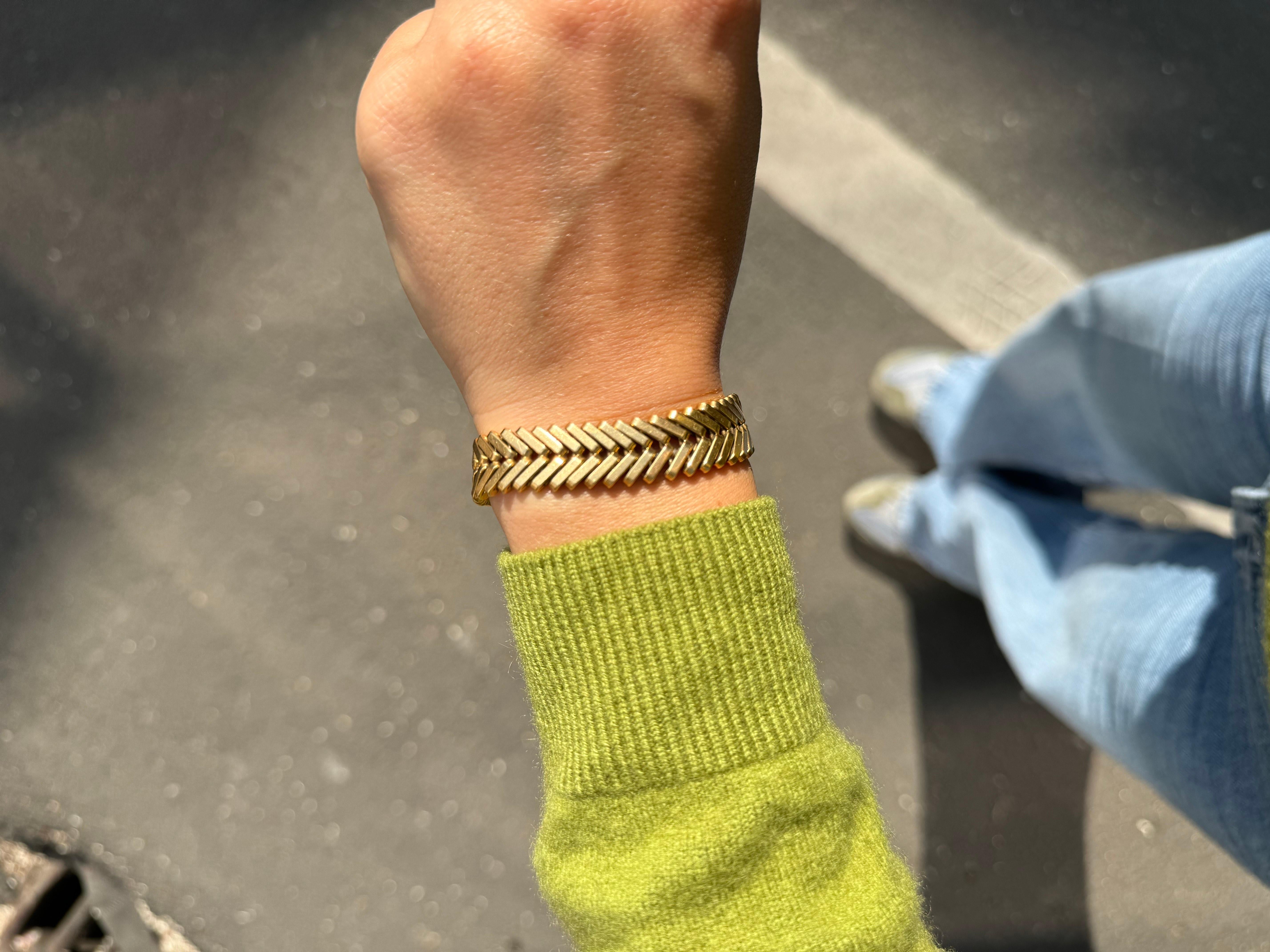 Pulsera de oro Van Cleef & Arpels en venta 1