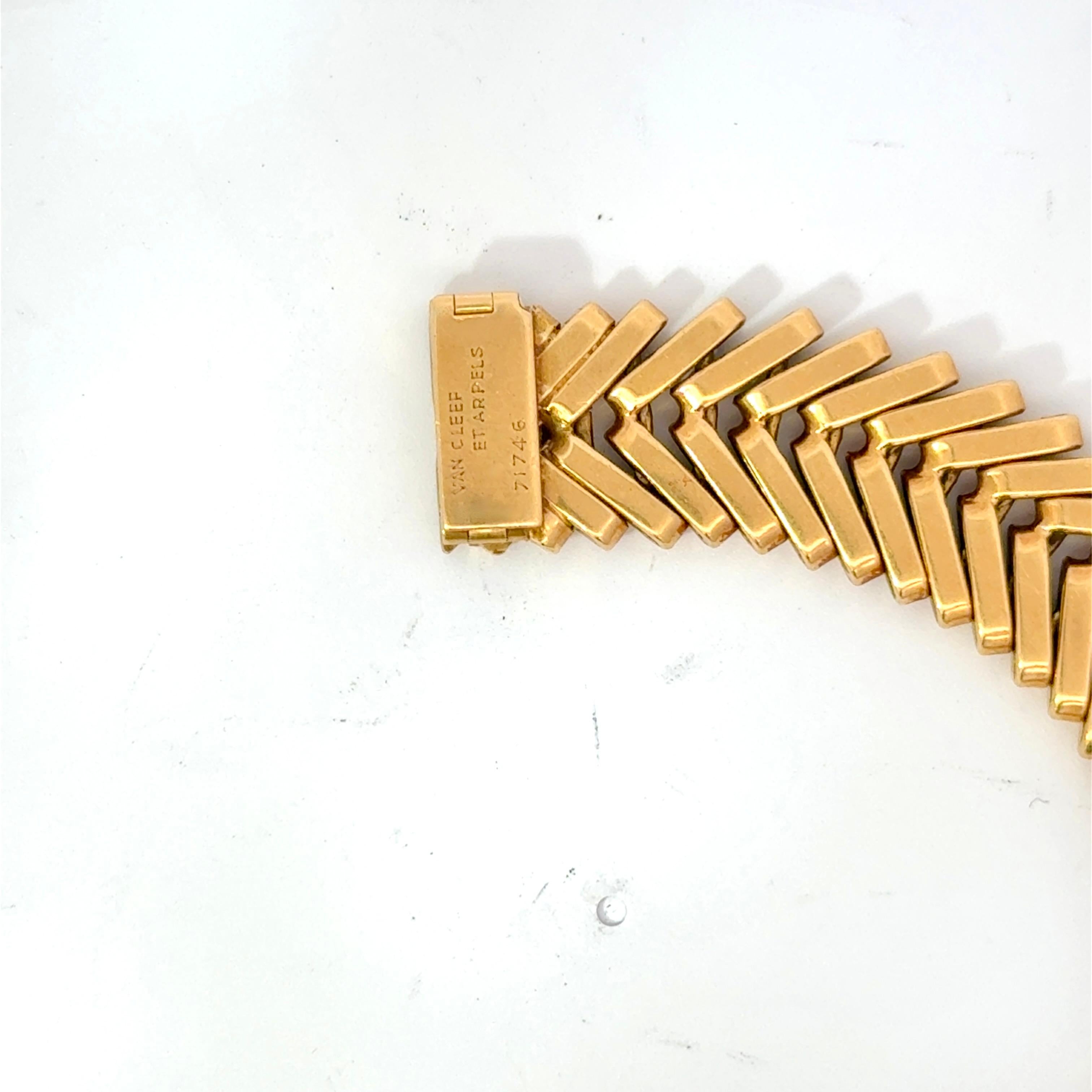 Pulsera de oro Van Cleef & Arpels en venta 3