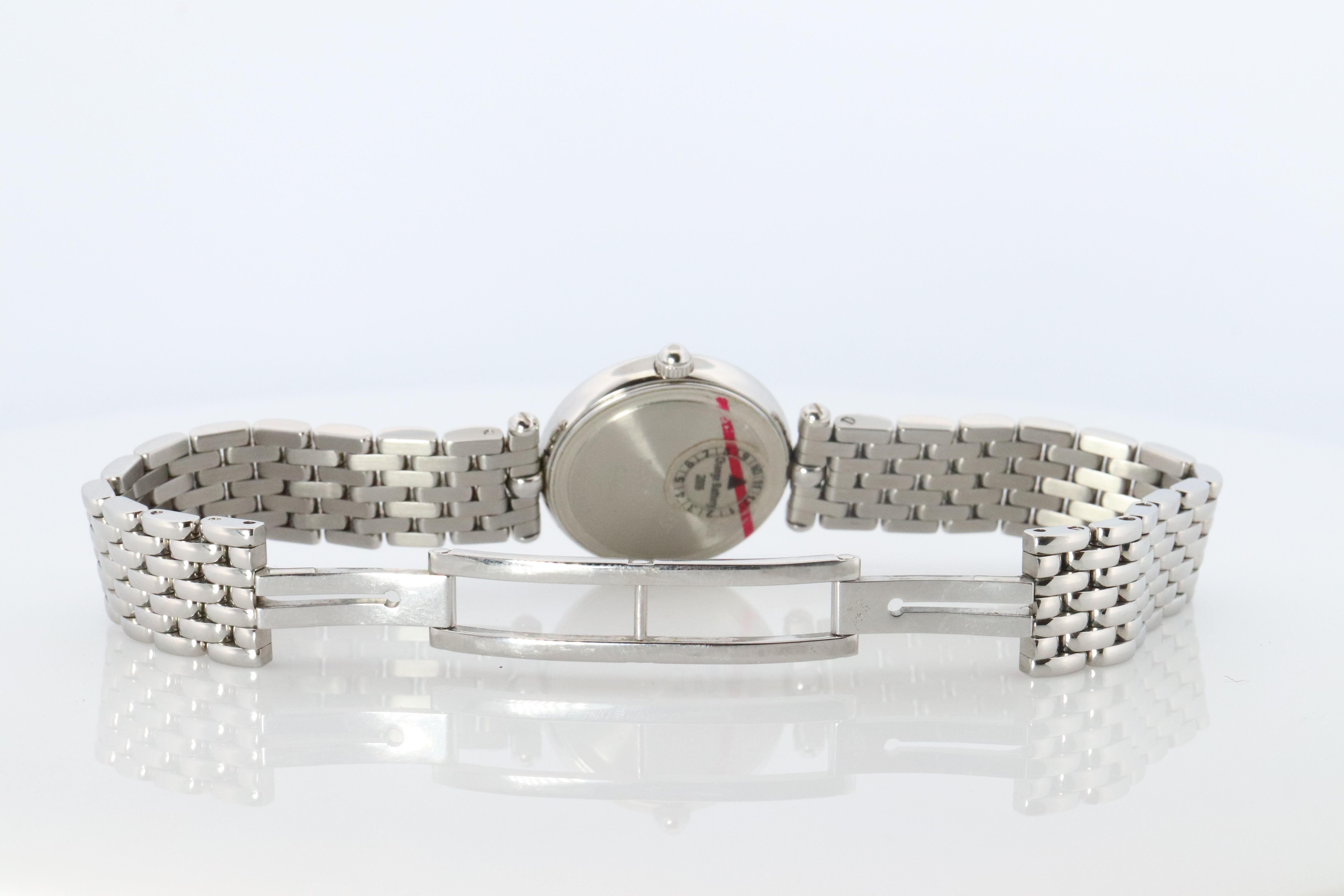 Van Cleef & Arpels HH4584 Uhr. La Collection SS Runde 25mm Uhr im Angebot 1