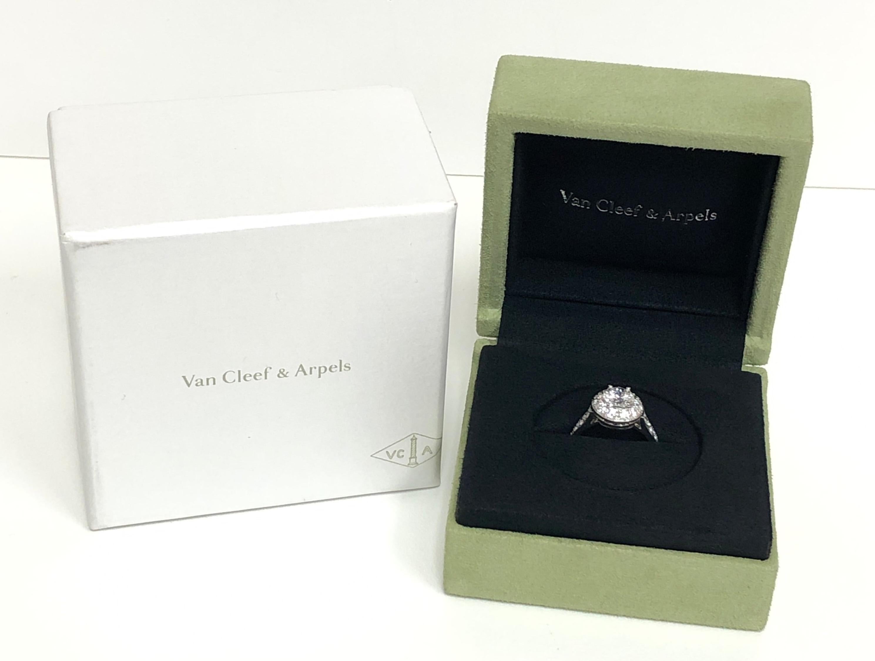 Van Cleef and Arpels Icone Diamond and Platinum Engagement Ring 1.02 E VVS2 In Excellent Condition In New York, NY