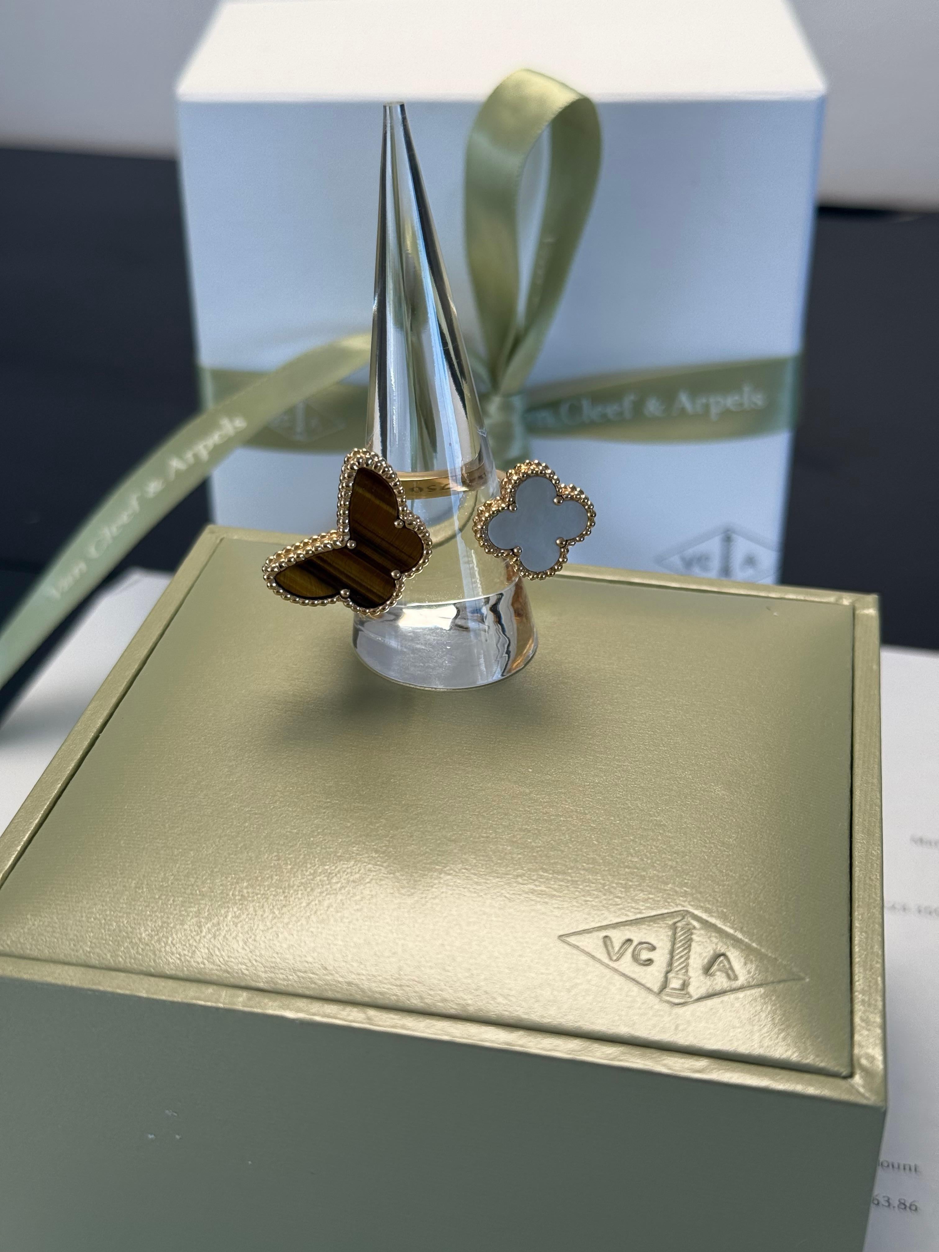Van Cleef & Arpels Lucky Springs Ring zwischen den Fingern im Zustand „Gut“ im Angebot in Beverly Hills, CA