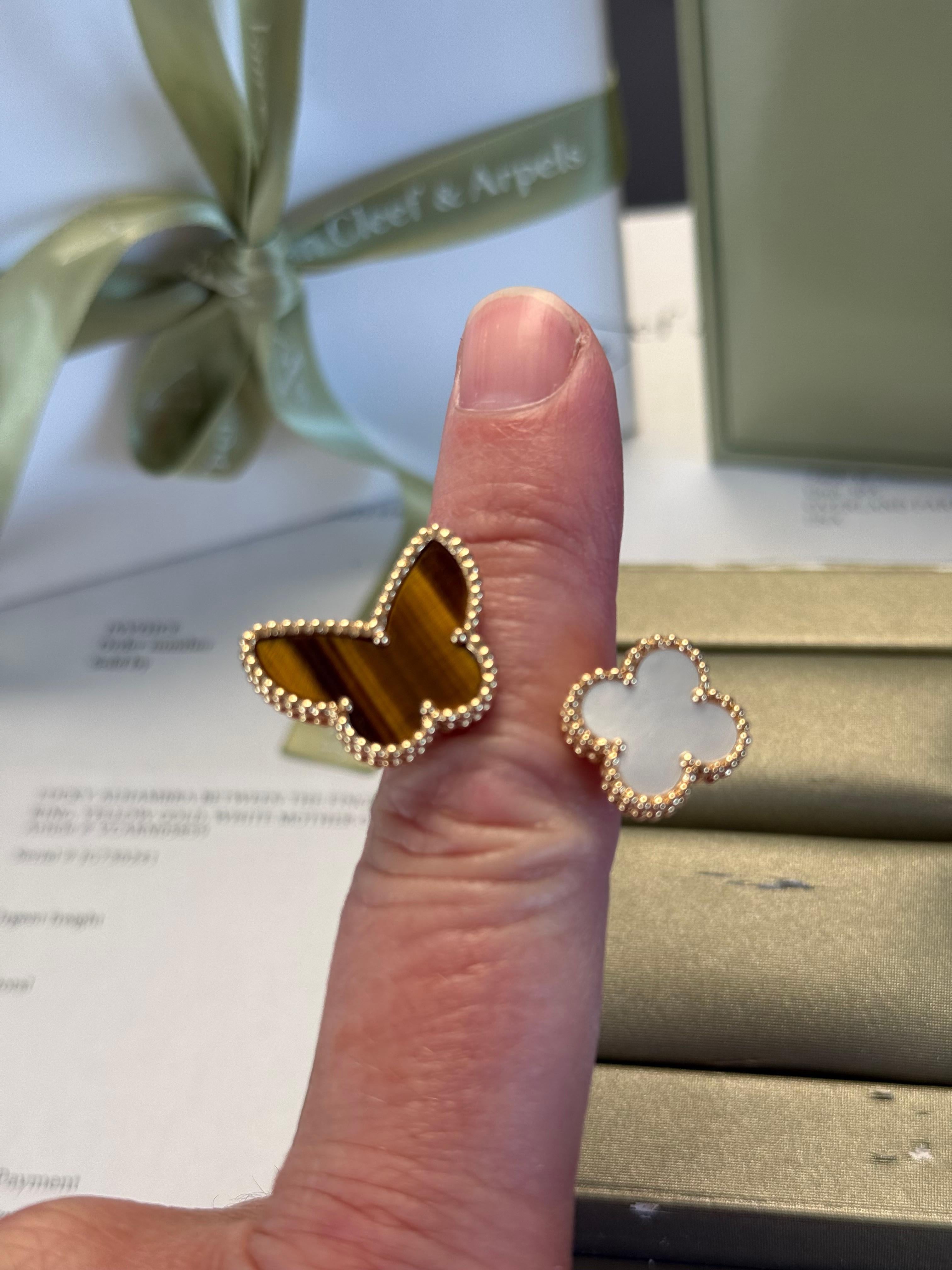 Van Cleef & Arpels Lucky Springs Ring zwischen den Fingern für Damen oder Herren im Angebot