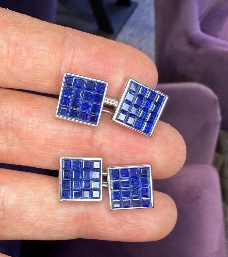 Van Cleef und Arpels Unsichtbare Manschettenknöpfe mit Saphiren 

Ein Paar geheimnisvolle Manschettenknöpfe von Van Cleef & Arpels, besetzt mit 64 Saphiren im Quadratschliff.

Ungefähres Gewicht des Saphirs: 7.20 Karat
Unterzeichnet: Van Cleef &