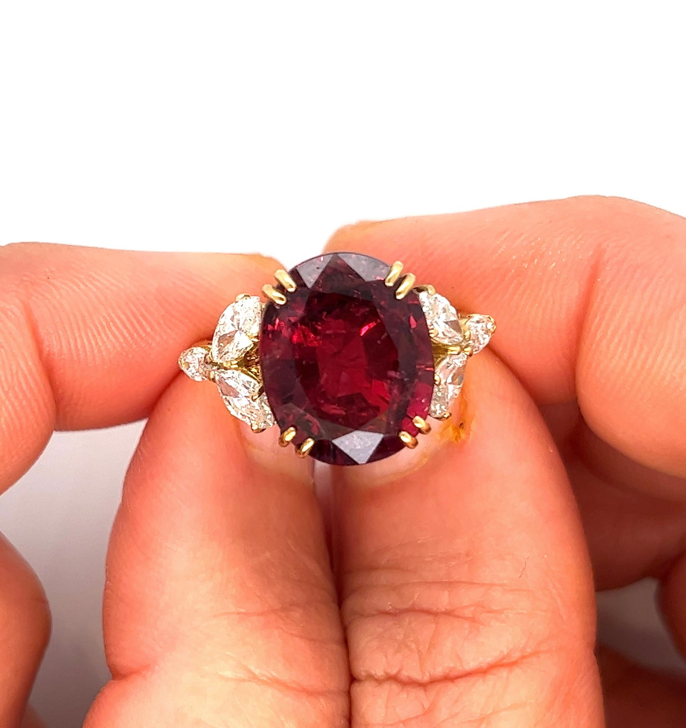 Modern Van Cleef and Arpels No Heat Oval-Cut Ruby 18k Yellow Gold GRS Certified Ring For Sale