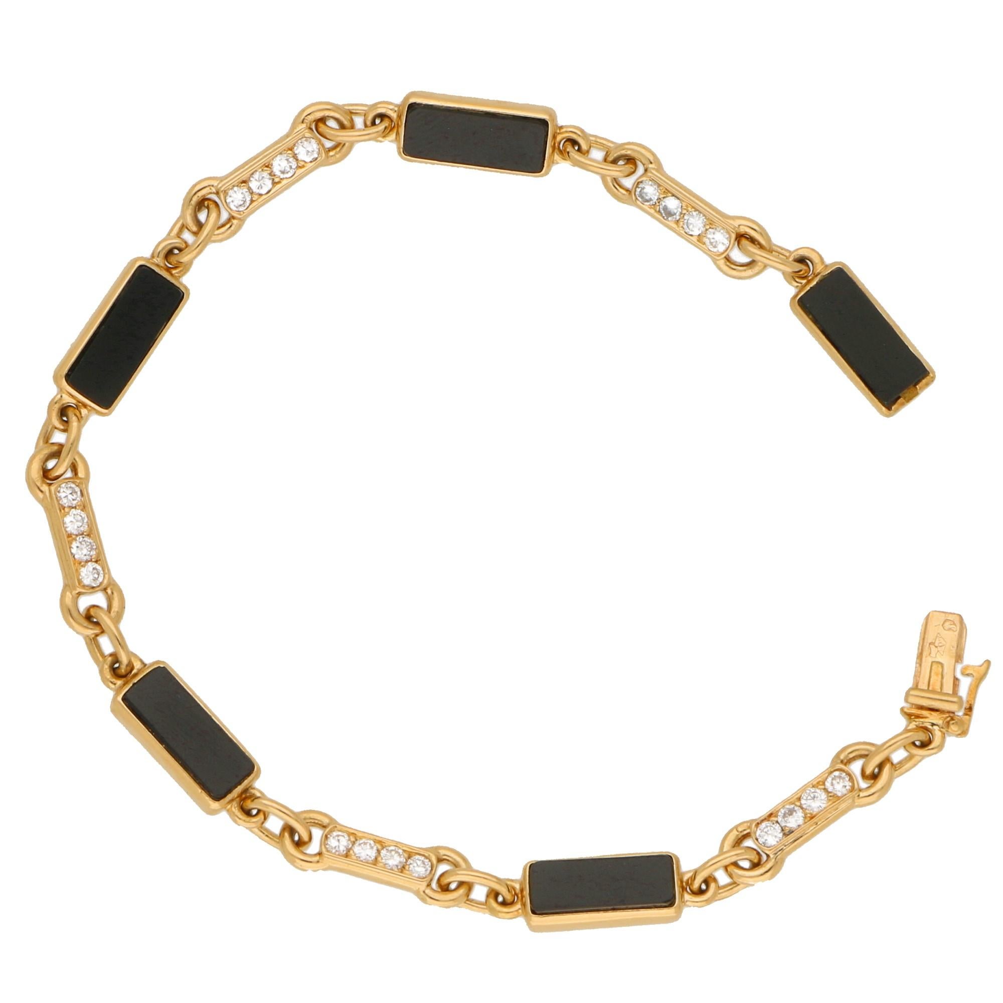 Taille ronde Van Cleef & Arpels Bracelet à chaîne en or jaune 18 carats avec onyx et diamants en vente