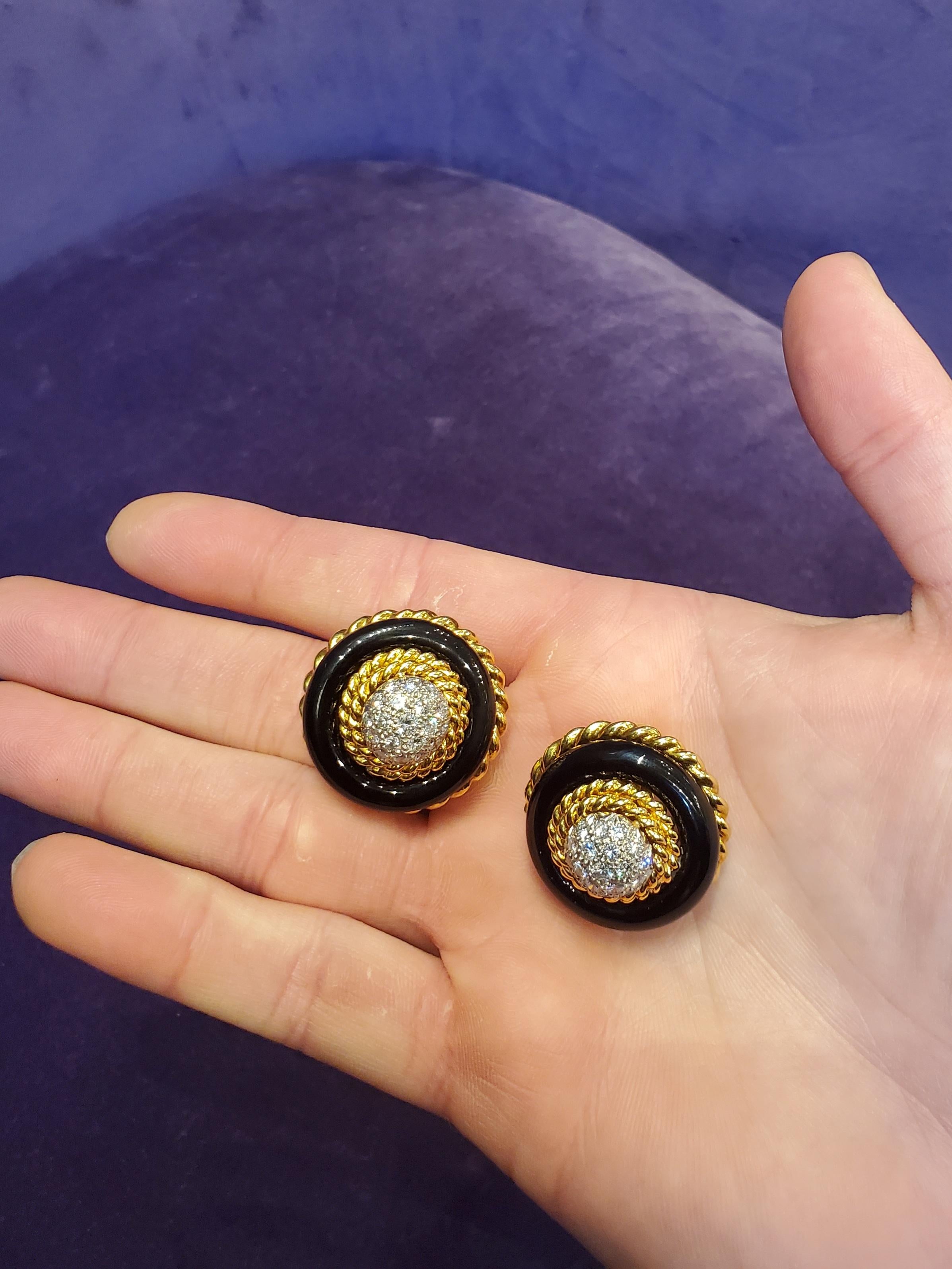 Van Cleef & Arpels Onyx and Diamond Earrings In Excellent Condition For Sale In New York, NY