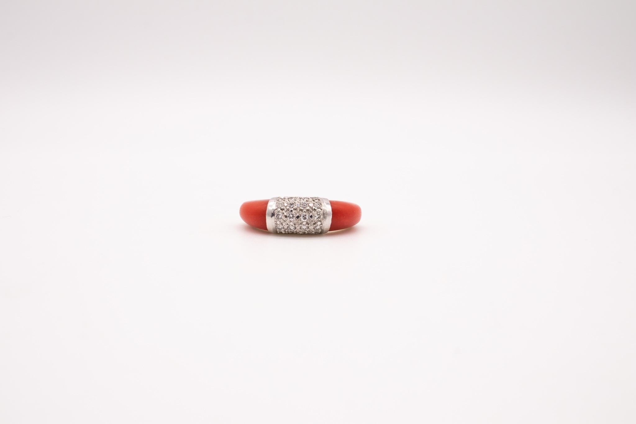 Women's Van Cleef And Arpels Paris Philippines Ring 18Kt Yellow Gold Diamonds Red Coral.
