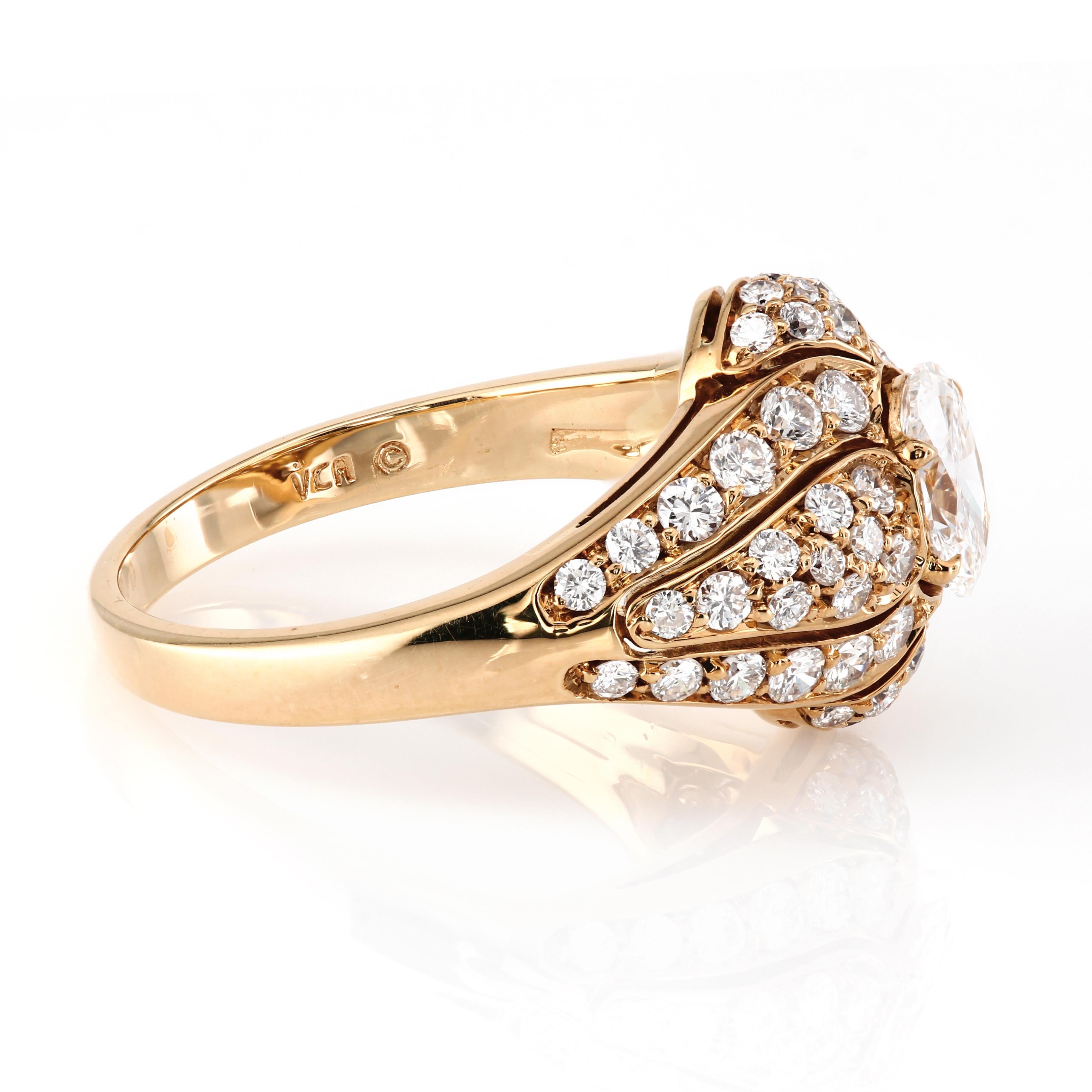 Van Cleef & Arpels Pave 18 Karat Gold Ring with Oval Diamond VCA In Good Condition In New York, NY