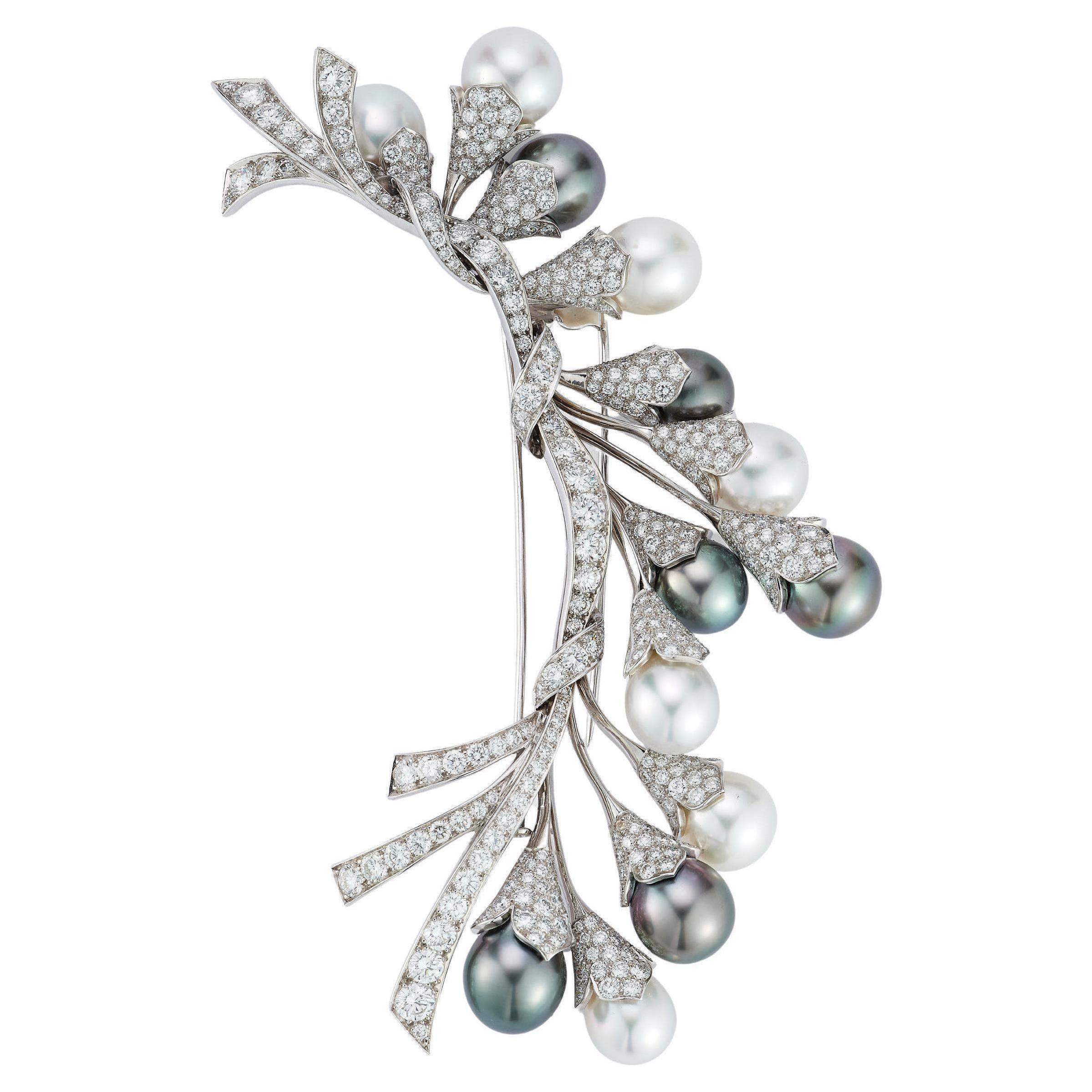 Spilla con perle e diamanti Van Cleef
Arpels