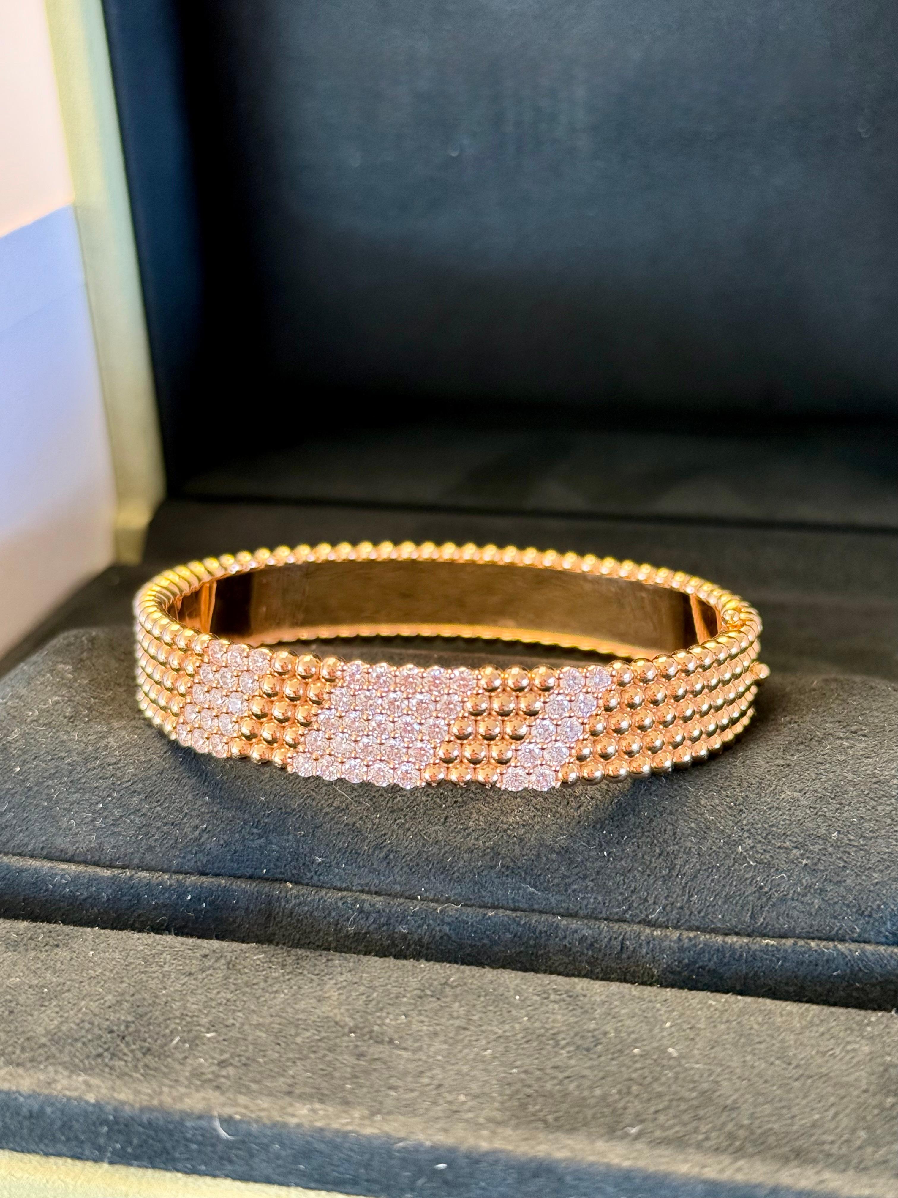 Van Cleef & Arpels Bracelet à diamants Perlee Unisexe en vente