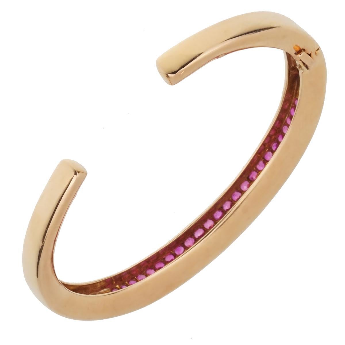 Taille ronde Van Cleef & Arpels Bracelet jonc en or rose et saphirs roses en vente