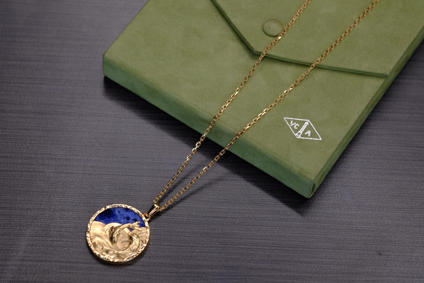 Van Cleef and Arpels Pisces Zodiac Pendant On A Chain Necklace For Sale 2