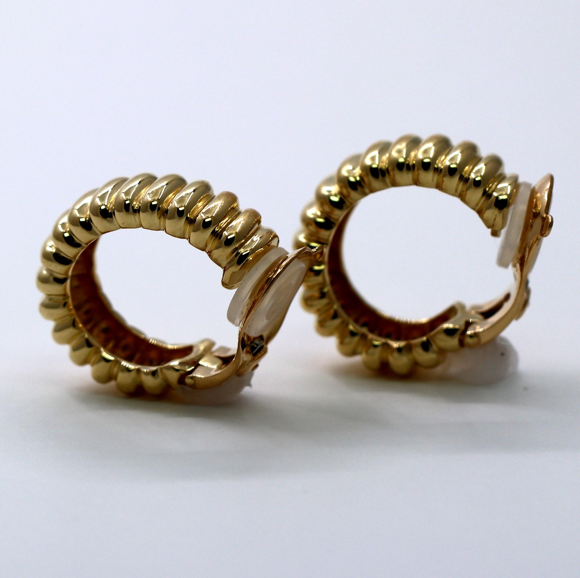Van Cleef & Arpels Ribbed Gold Hoop Earrings 1
