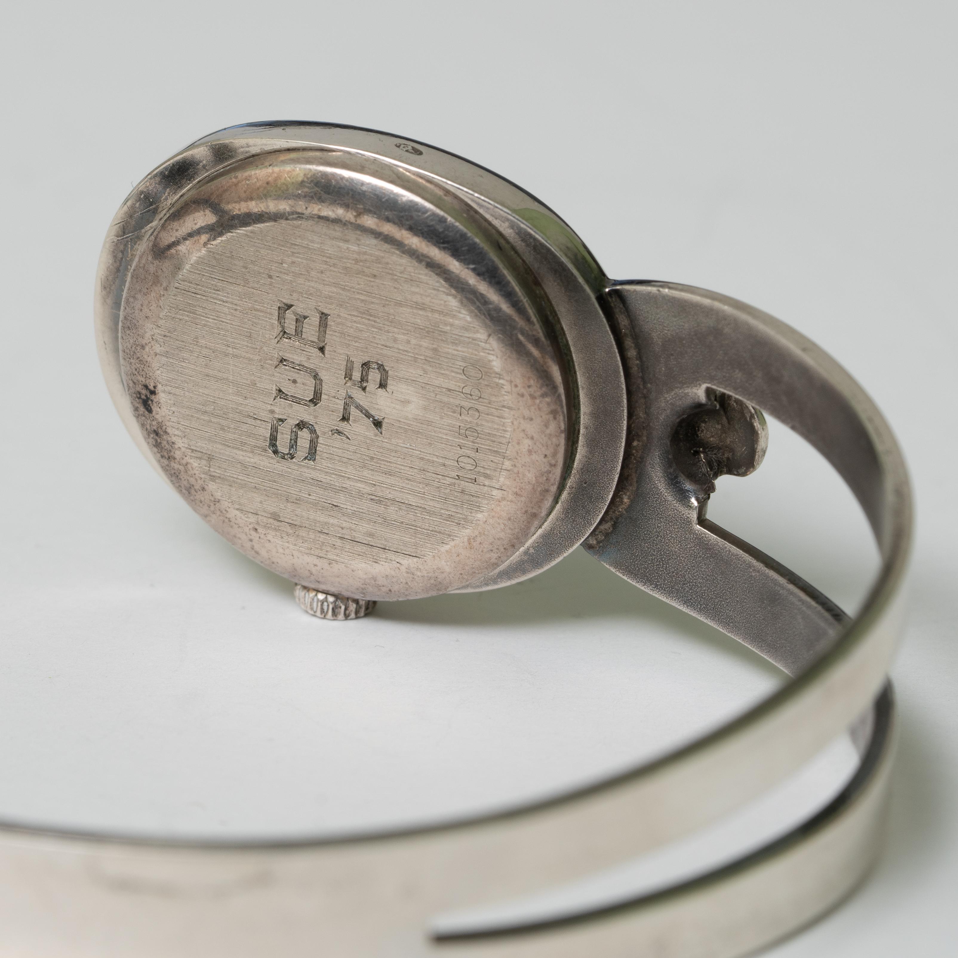 van cleef bracelet on wrist
