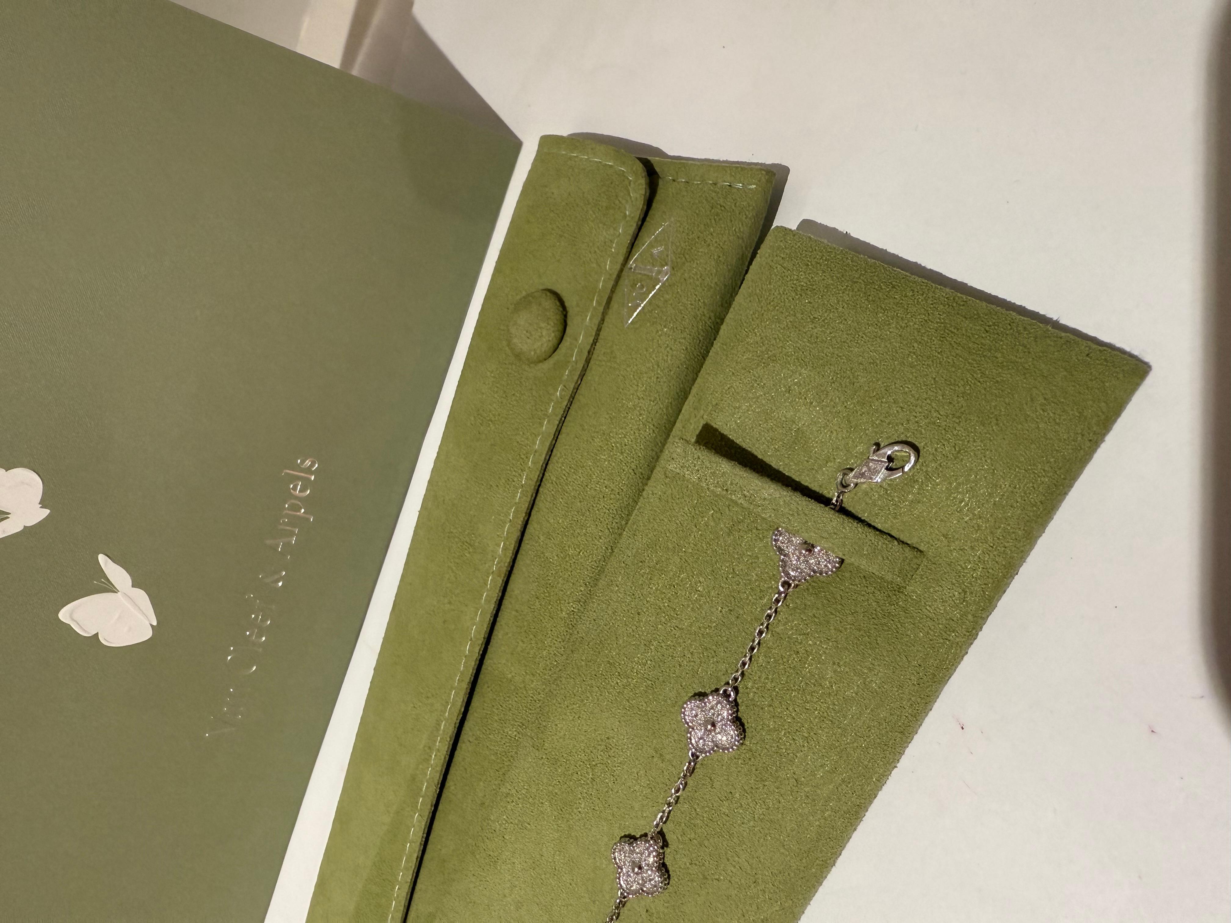 Round Cut Van Cleef and Arpels Sweet Alhambra diamond bracelet For Sale
