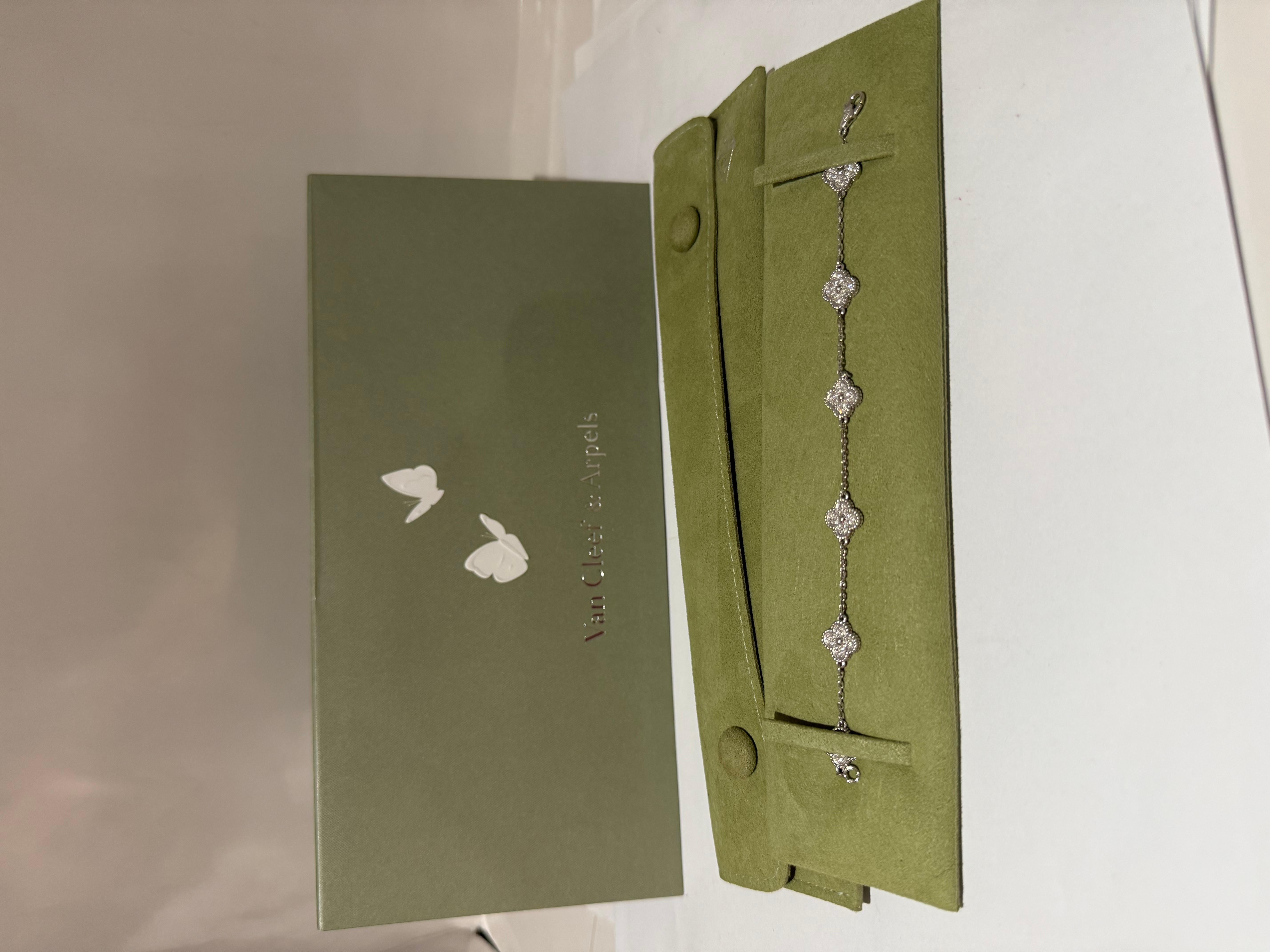 Van Cleef and Arpels Sweet Alhambra diamond bracelet In Excellent Condition For Sale In London, England