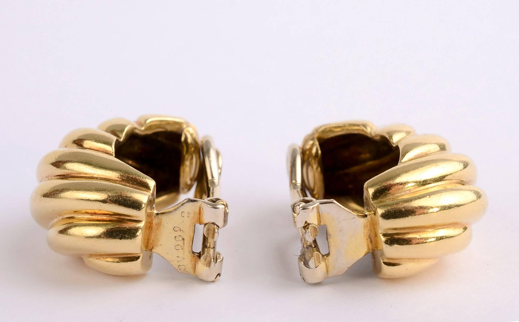 Modern Van Cleef & Arpels Swirled Shrimp Gold Earrings