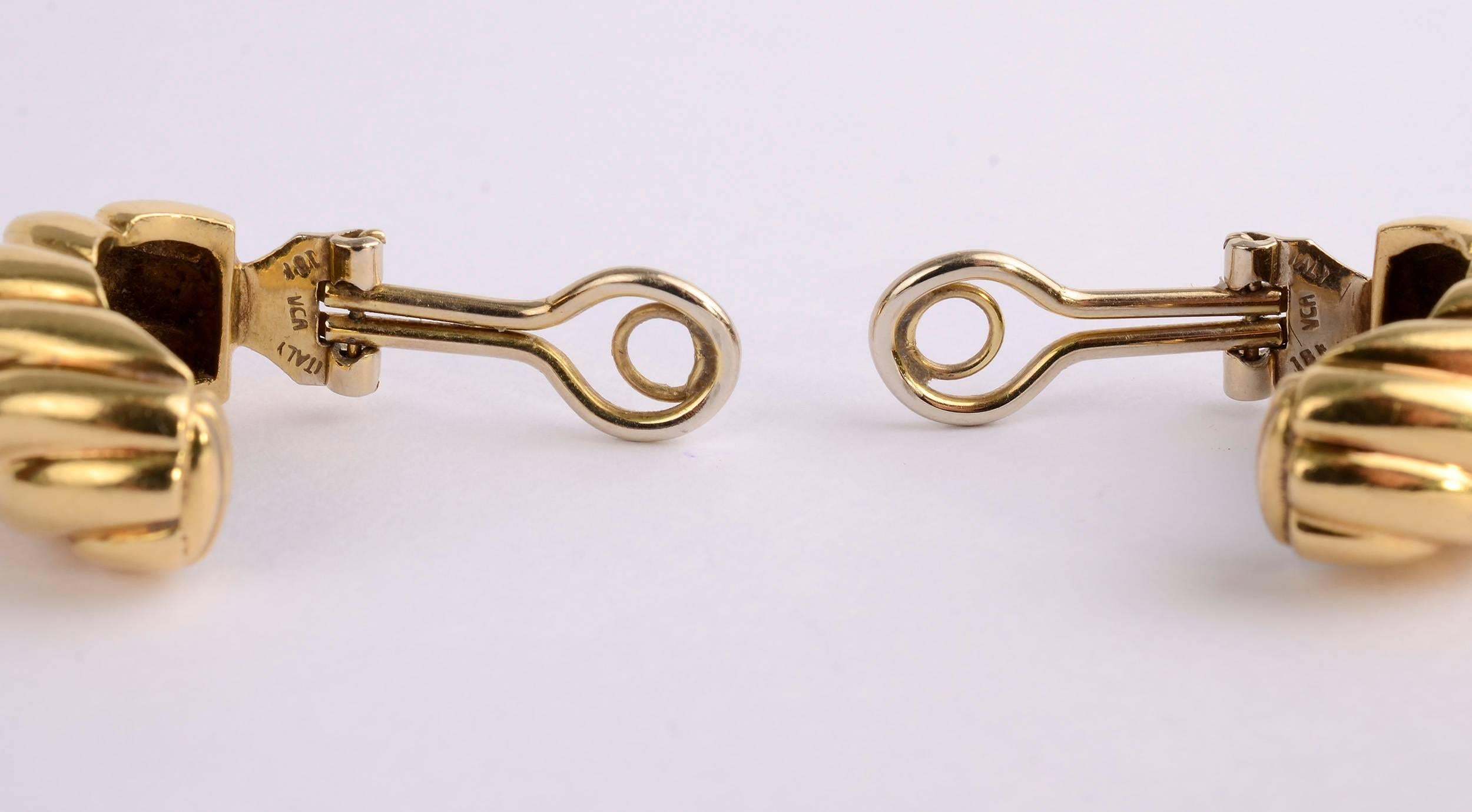 Van Cleef & Arpels Swirled Shrimp Gold Earrings In Excellent Condition In Darnestown, MD