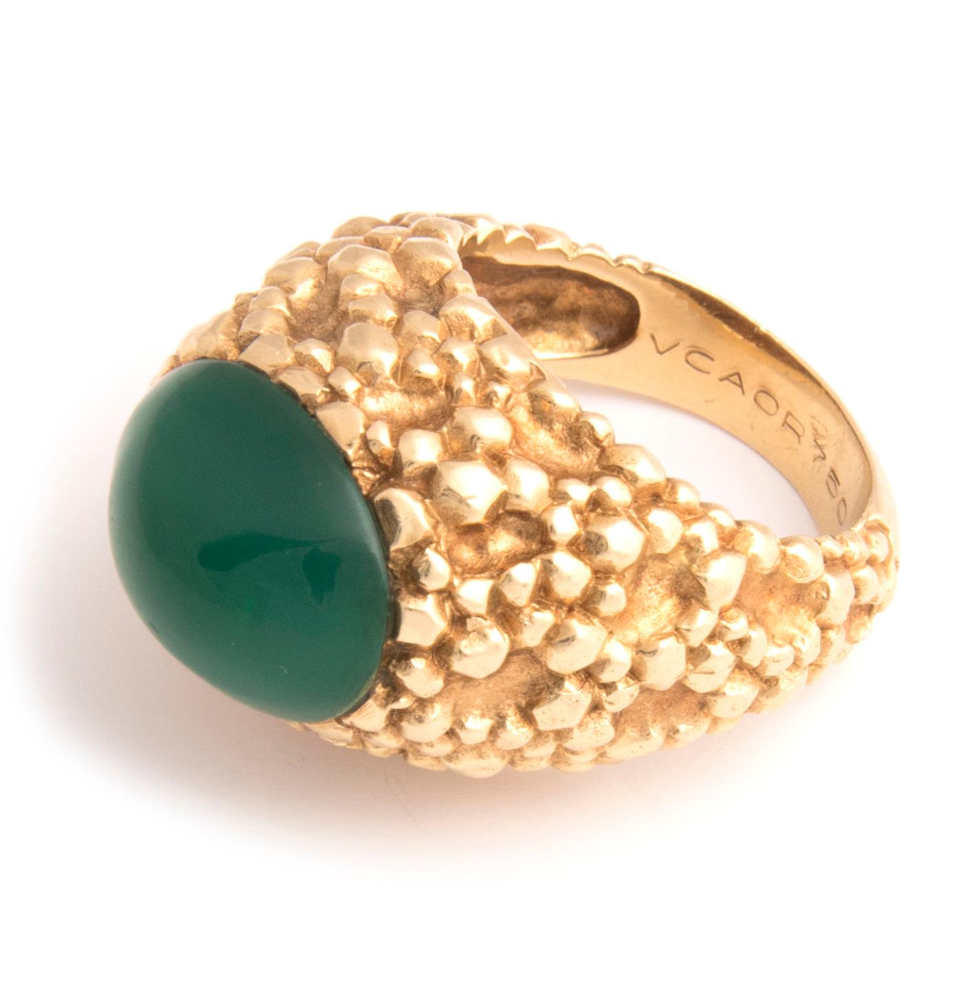 Women's Van Cleef and Arpels Textured 18k Yellow Gold and Chrysoprase Ring For Sale