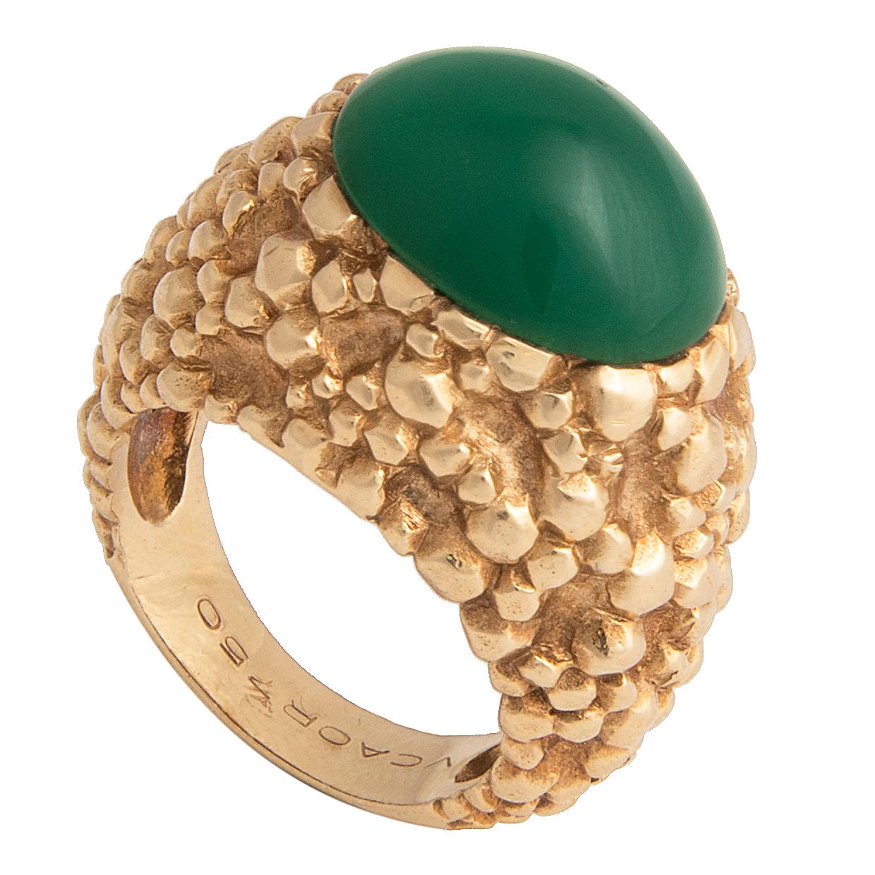 Van Cleef and Arpels Textured 18k Yellow Gold and Chrysoprase Ring For Sale