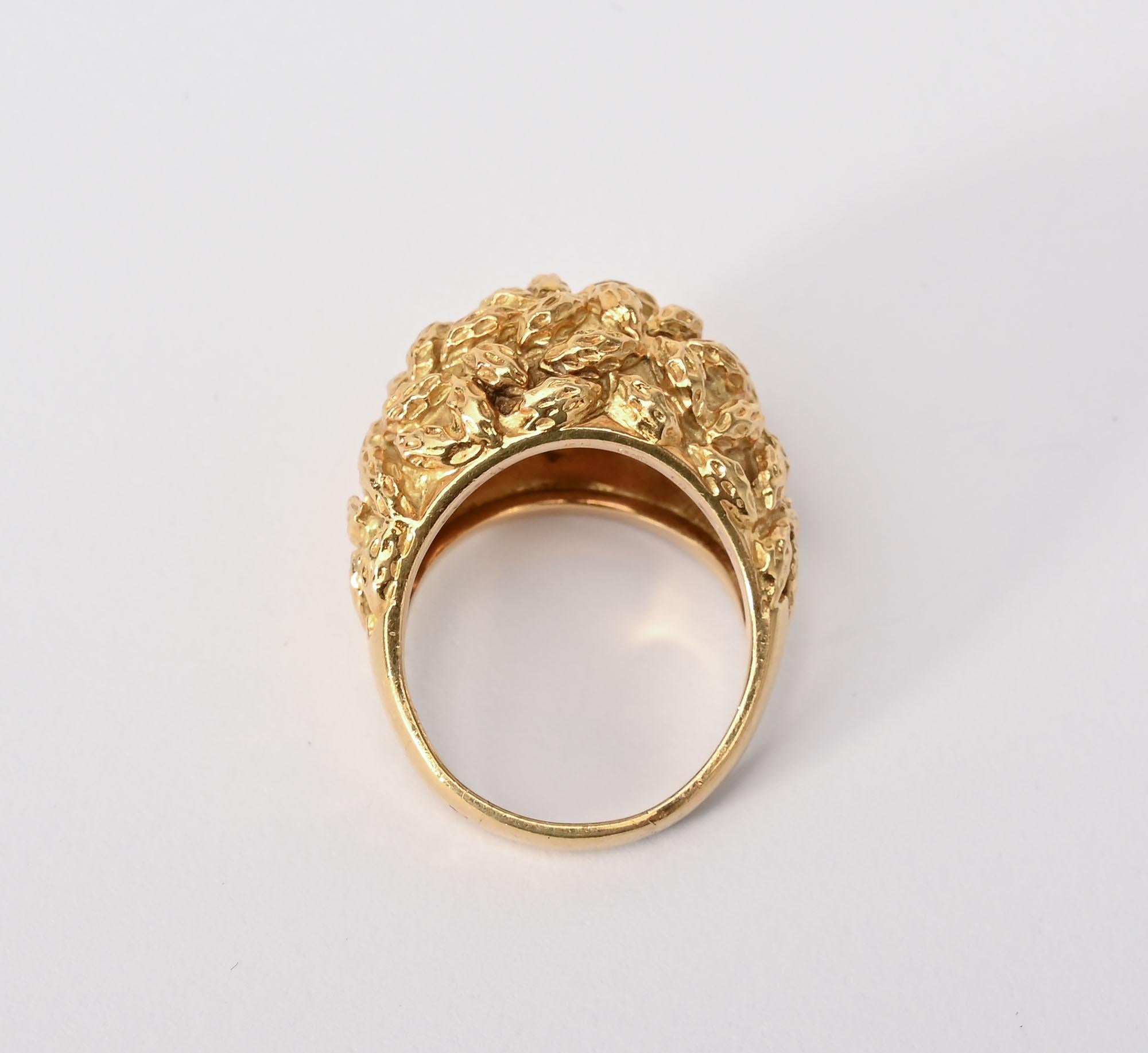 Van Cleef & Arpels Texturierter Dome-Ring für Damen oder Herren