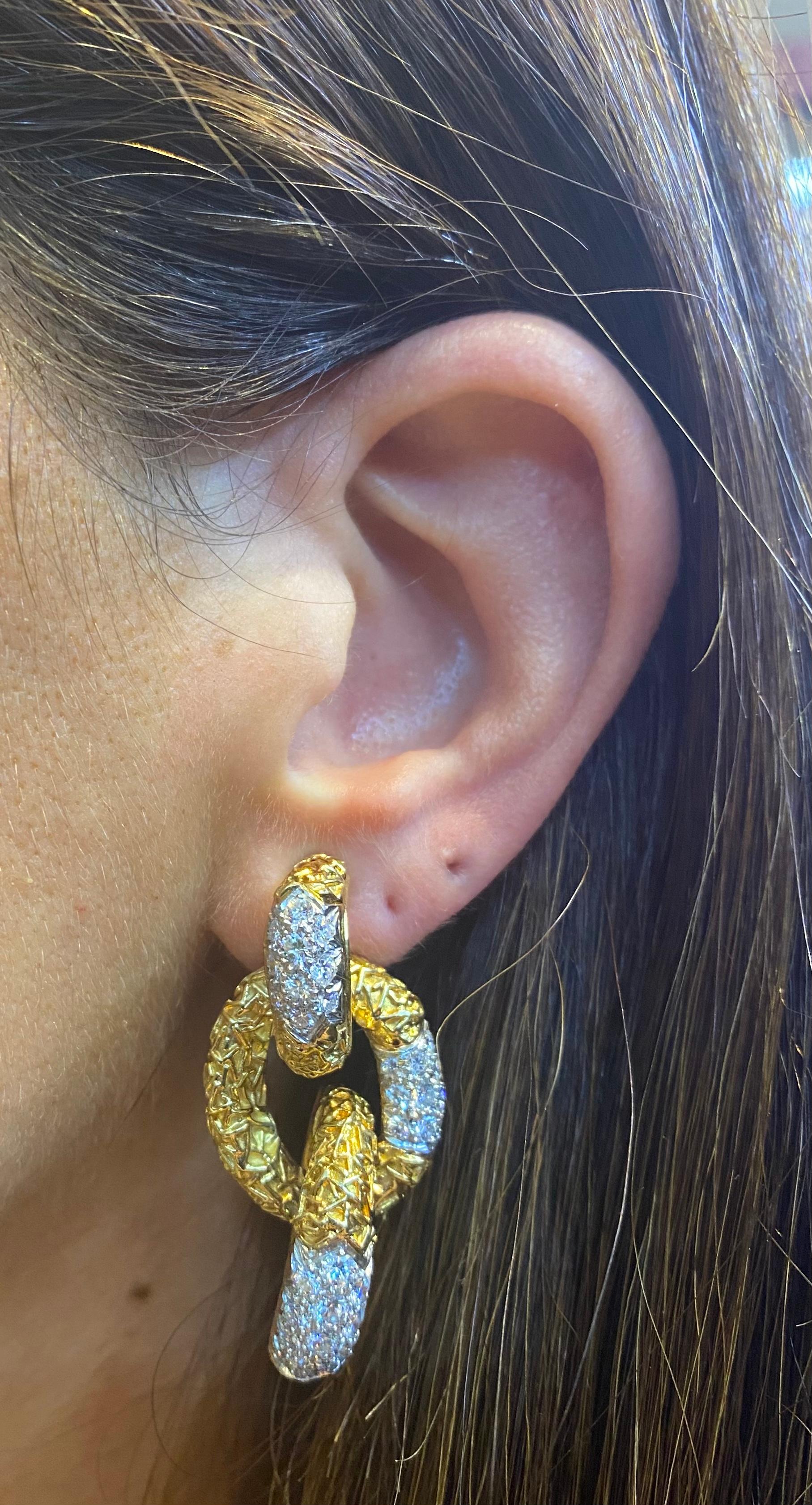 Van Cleef und Arpels Ohrringe aus Gold und Diamanten mit drei Gliedern (Rundschliff)